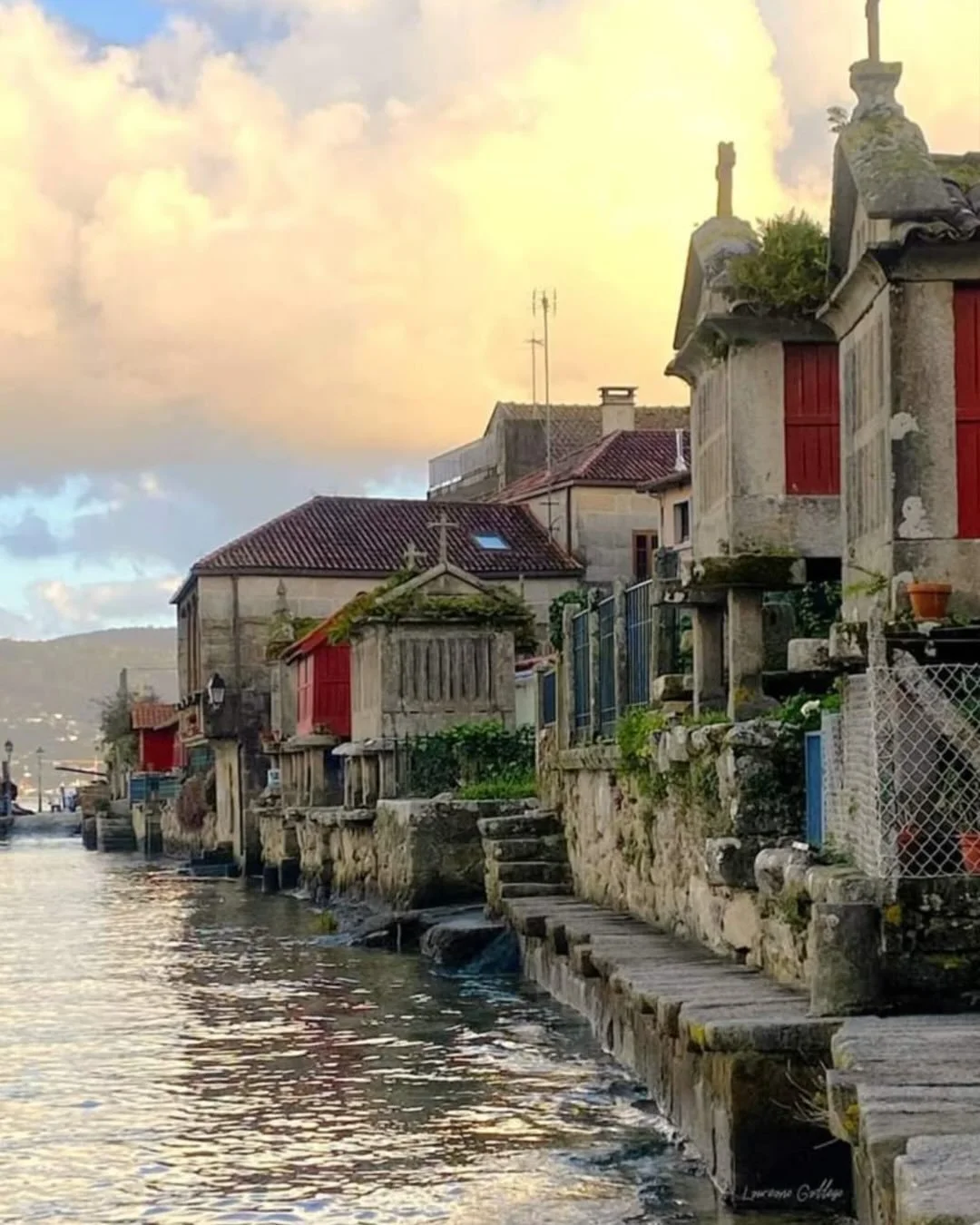 📮 &ldquo;Voici quelques photos de la terre des Meigas.&rdquo; - @antongasnier 🇪🇸✨

Des paysages bruts, des ports baign&eacute;s de lumi&egrave;re, des produits incroyables&hellip;

Une terre de caract&egrave;re qui inspire beaucoup la cuisine de M