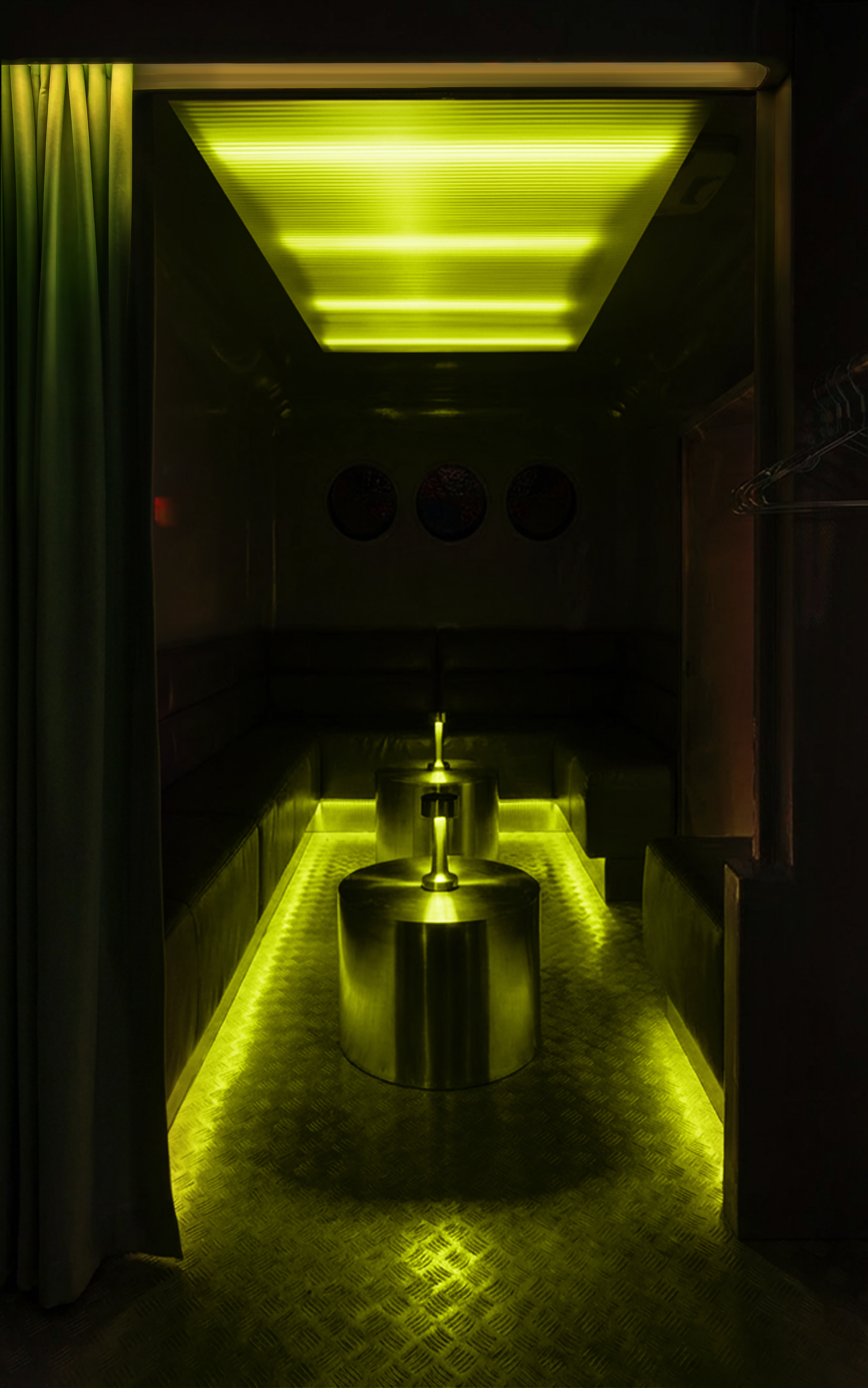 interior02_05_nightlightscurtaingreen.png