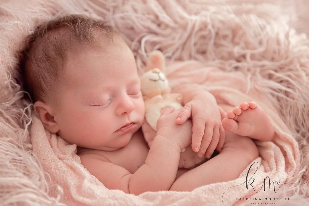 I will hold you tight my little 🐰

#newbornposing #newborn #baby #babyshoot #babysession #newmarket #newmarketphotographer #suffolkphotographer #cambridgeshirephotographer #cambridgeshire #bunnylove #easterbaby