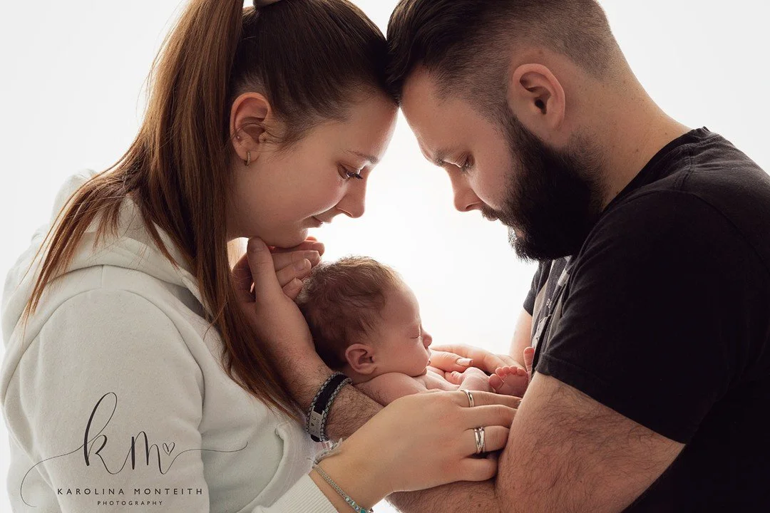 So much love❤️

Backlit photos of parents holding their newborn baby, showing all their love, always a must during the session.

#familyphotography #newborn #newbornbaby #baby #babysession #newbornposing #familyphotoshoot #newmarketphotographer #suff