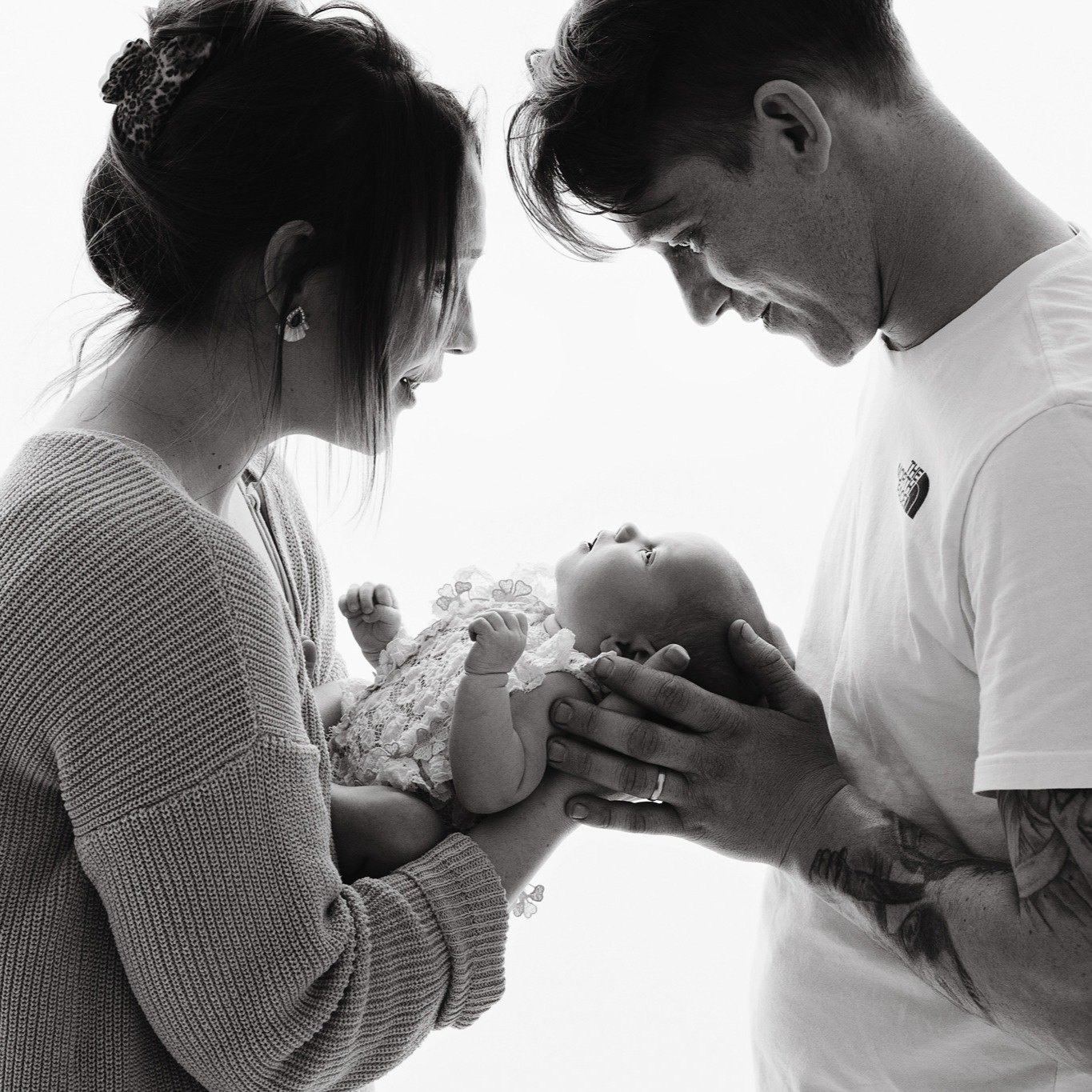 Connection. Light. Love.
There&rsquo;s something magical about quiet moments between parents and their little ones &mdash; the soft glances, the shared smiles, the way they belong to each other. ✨
Black &amp; white transforms these moments into somet