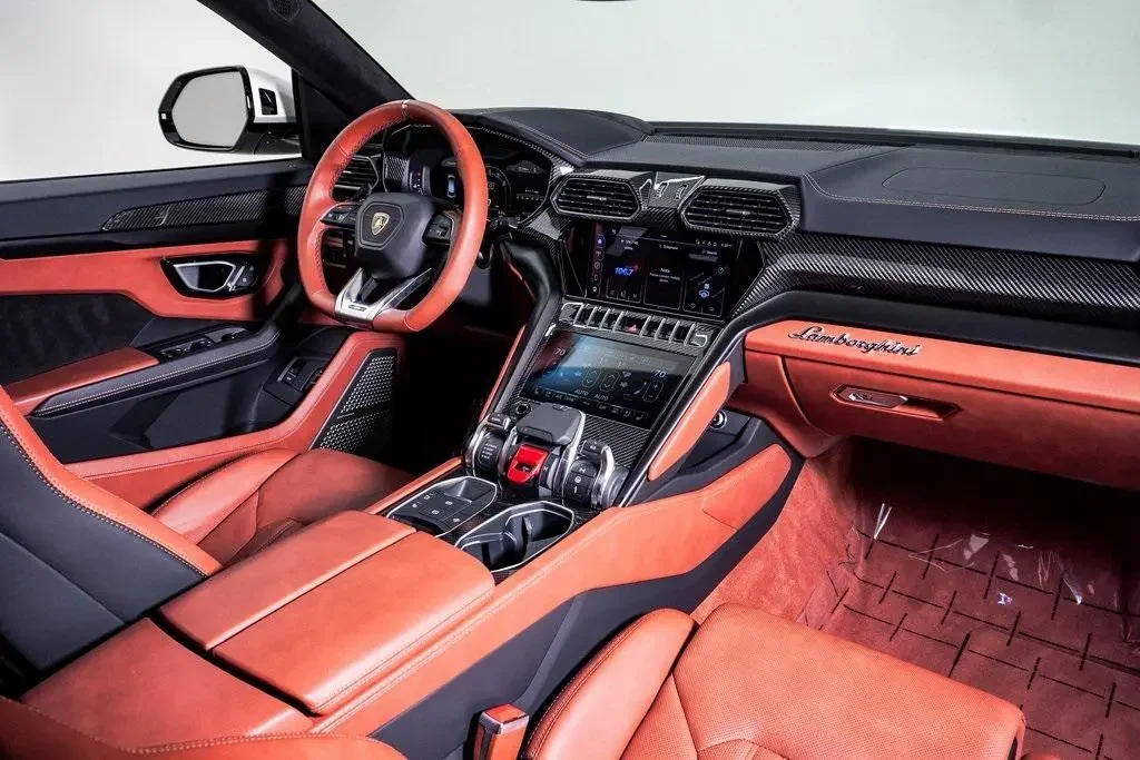 Wihte urus interior.webp