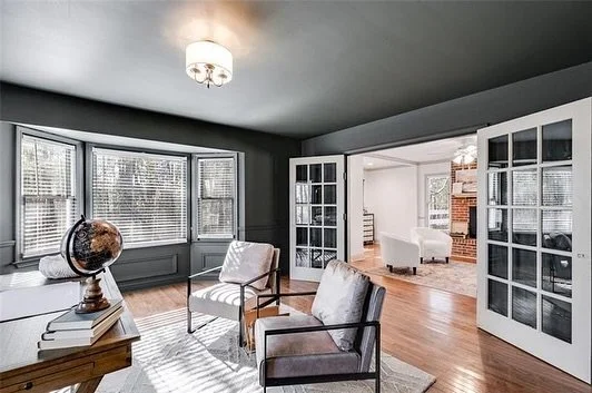 We paired the moody wall color with light tones and wood accents, crafting a bold, balanced office that&rsquo;s both striking and refined.
.
.
.
.
.
.
.
#GeorgiaHomeStager #GeorgiaRealEstate #HomeStaging #ChicSpaces #DiningSpace #GeorgiaDesign #HomeD