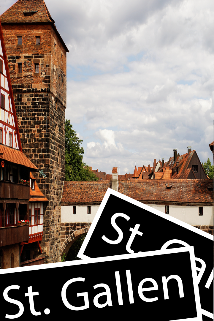 Historische Stadtansicht mit mittelalterlichen Gebäuden und Türmen in St. Gallen, Schweiz.