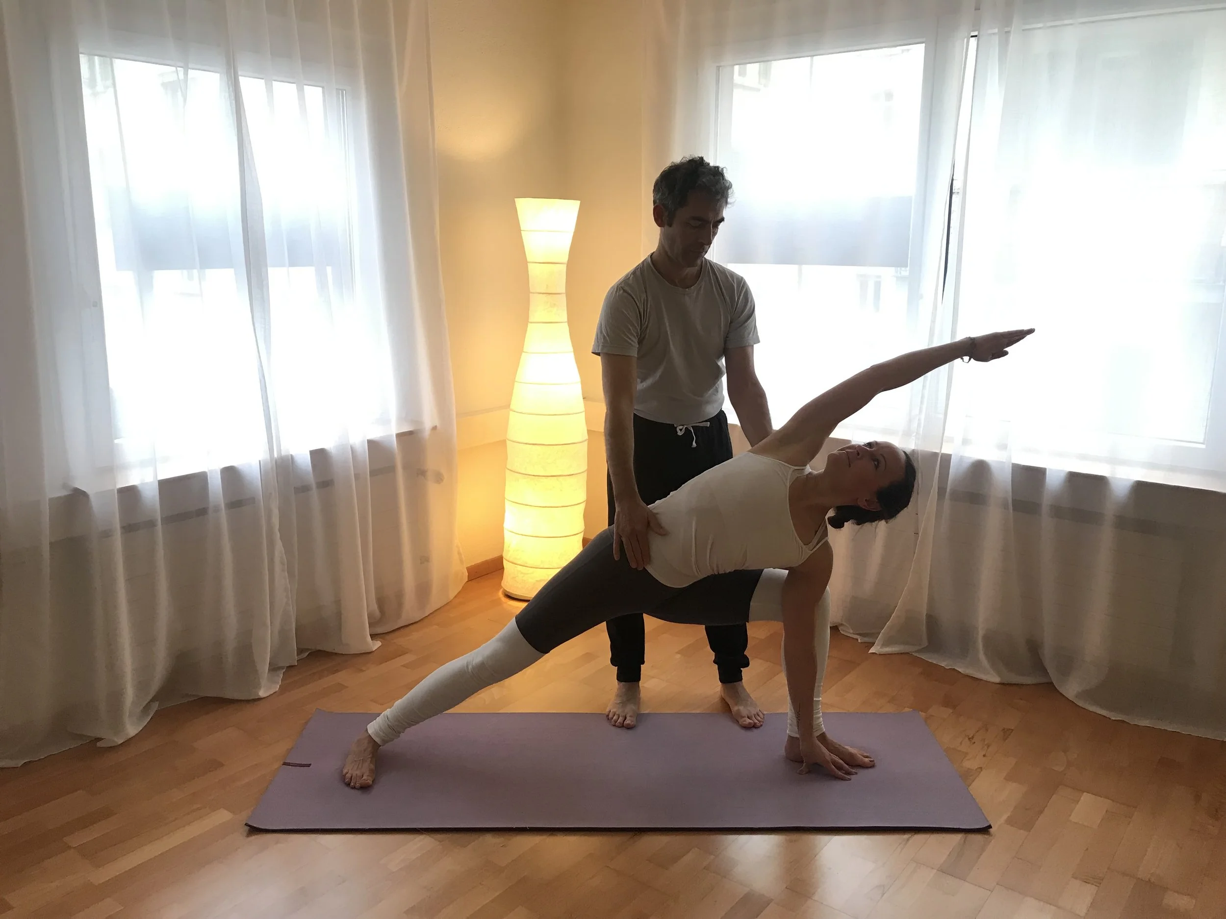 YA_adjustment_parsvakonasana.jpeg