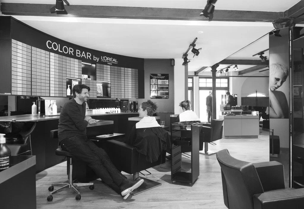 Premium Coiffeur Salon von Ghel Zürich mit modernem Interior Design