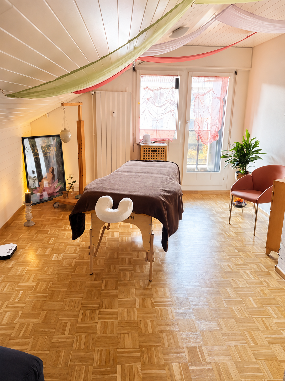 House of Ayurveda Massageliege.png