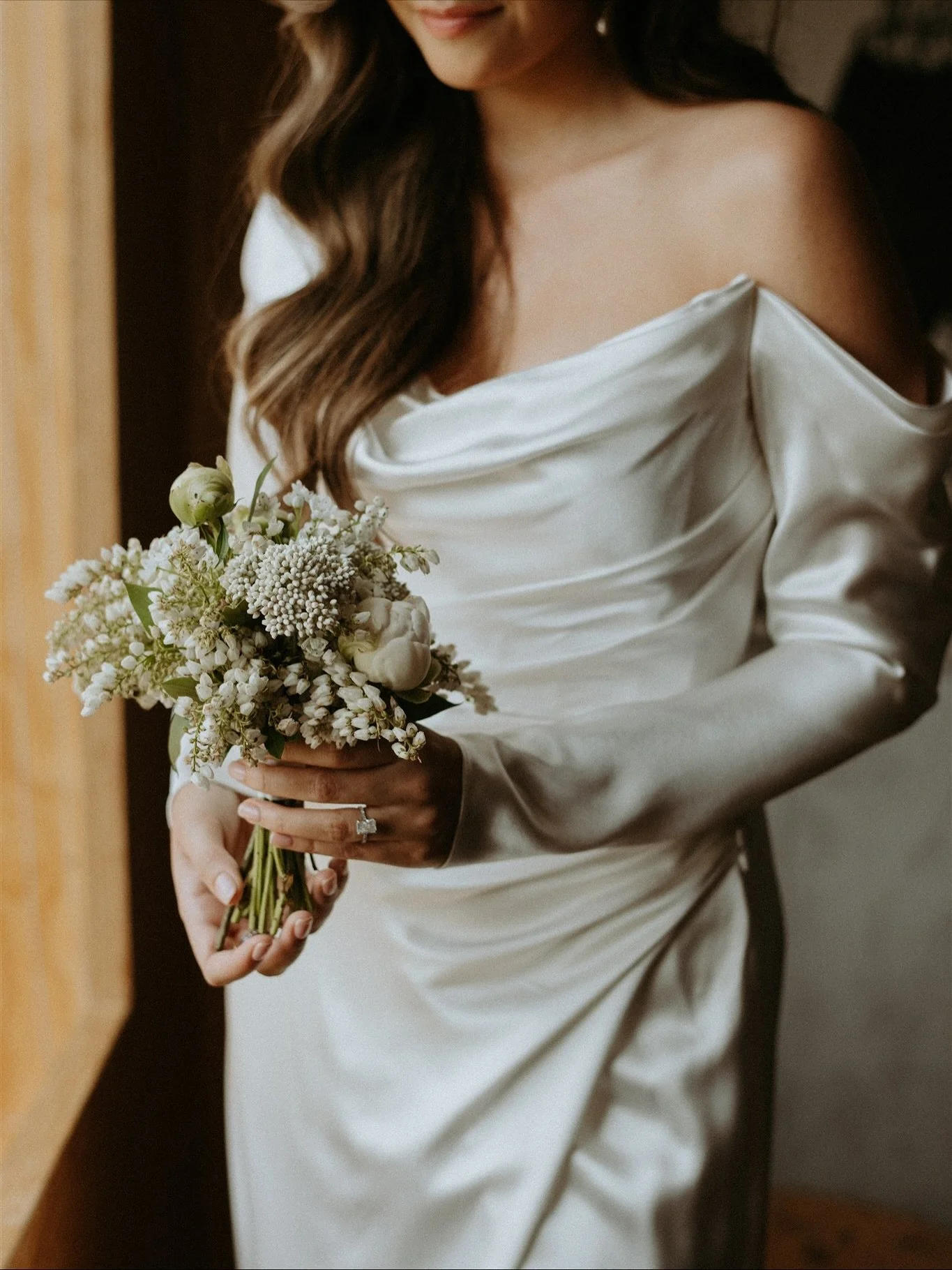 Petite posies and mossy moments 

Planning and design @clementandcoevents 
Photos Scarlet O&rsquo;Neill 
Florist @moswnflowers 
Venue @thesymesca 
Decor @element_event_solutions 
Production @solepower