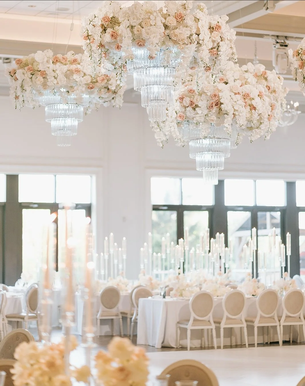 Bringing the wow factor for A &amp; J ✨

Planning and design @clementandcoevents 
Photos @bsimkova 
Florist @hennaflorist 
Decor @tabletalesinc 
Stationery @polkadotpapershop 
Cake @lejasmin.bakery 
Venue @thearlingtonestate