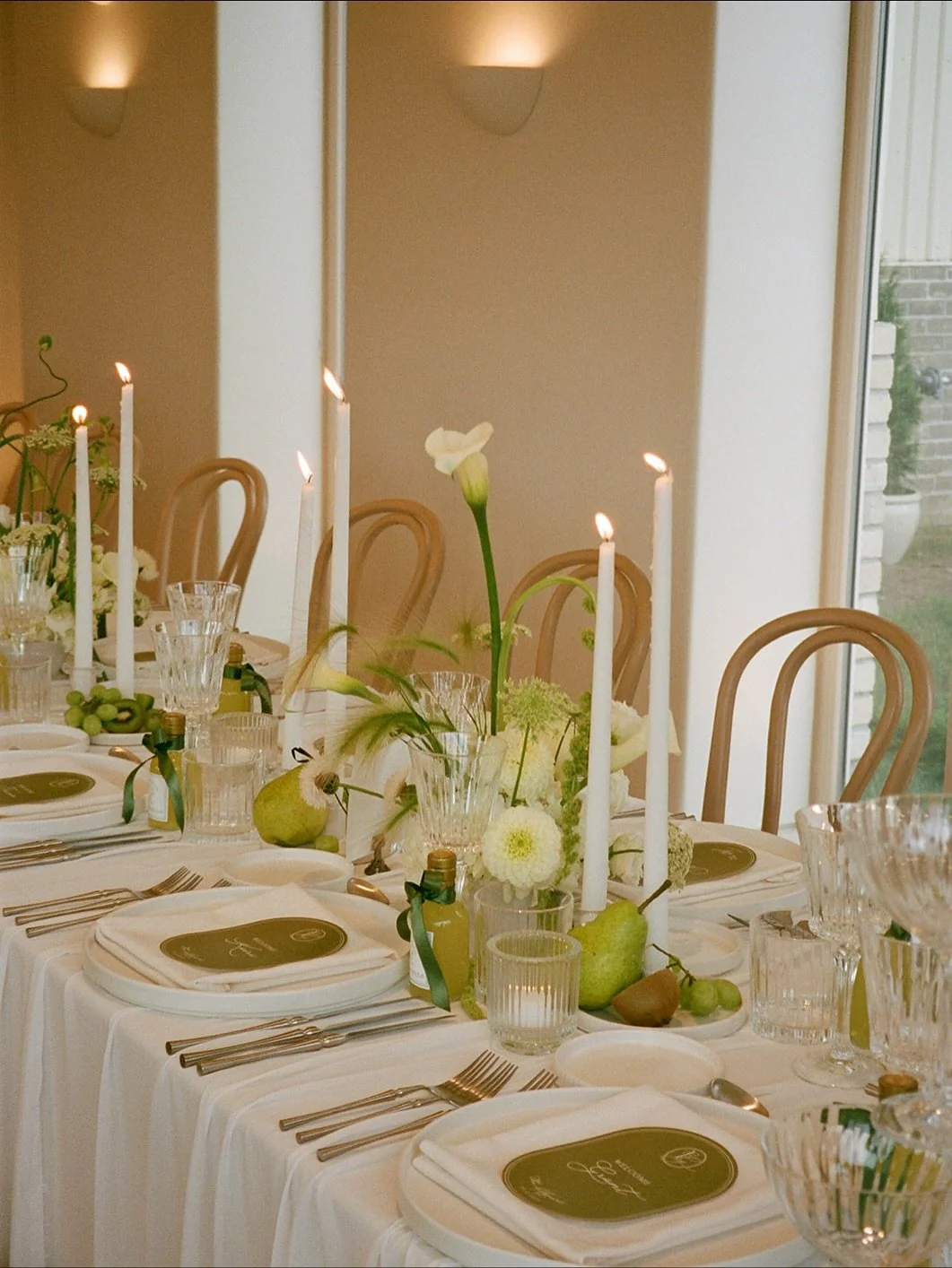 Here for the fruit 🍐 and film 📸 

Planning and design @clementandcoevents 
Photos @515photoco 
Florist @sweetwoodruff 
Venue @lune1860 
Decor @simplybeautifuldecor 

#modernwedding #antibride #stylishwedding&nbsp;#wedding&nbsp;#weddingday&nbsp;#wed