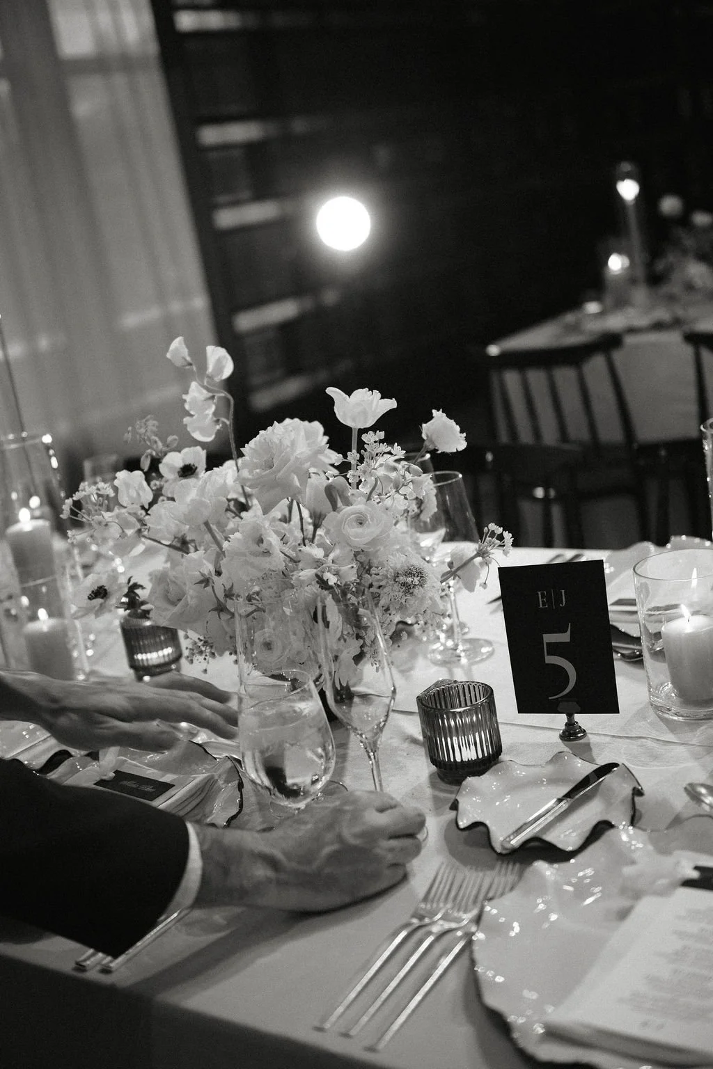 black and white luxury wedding decor