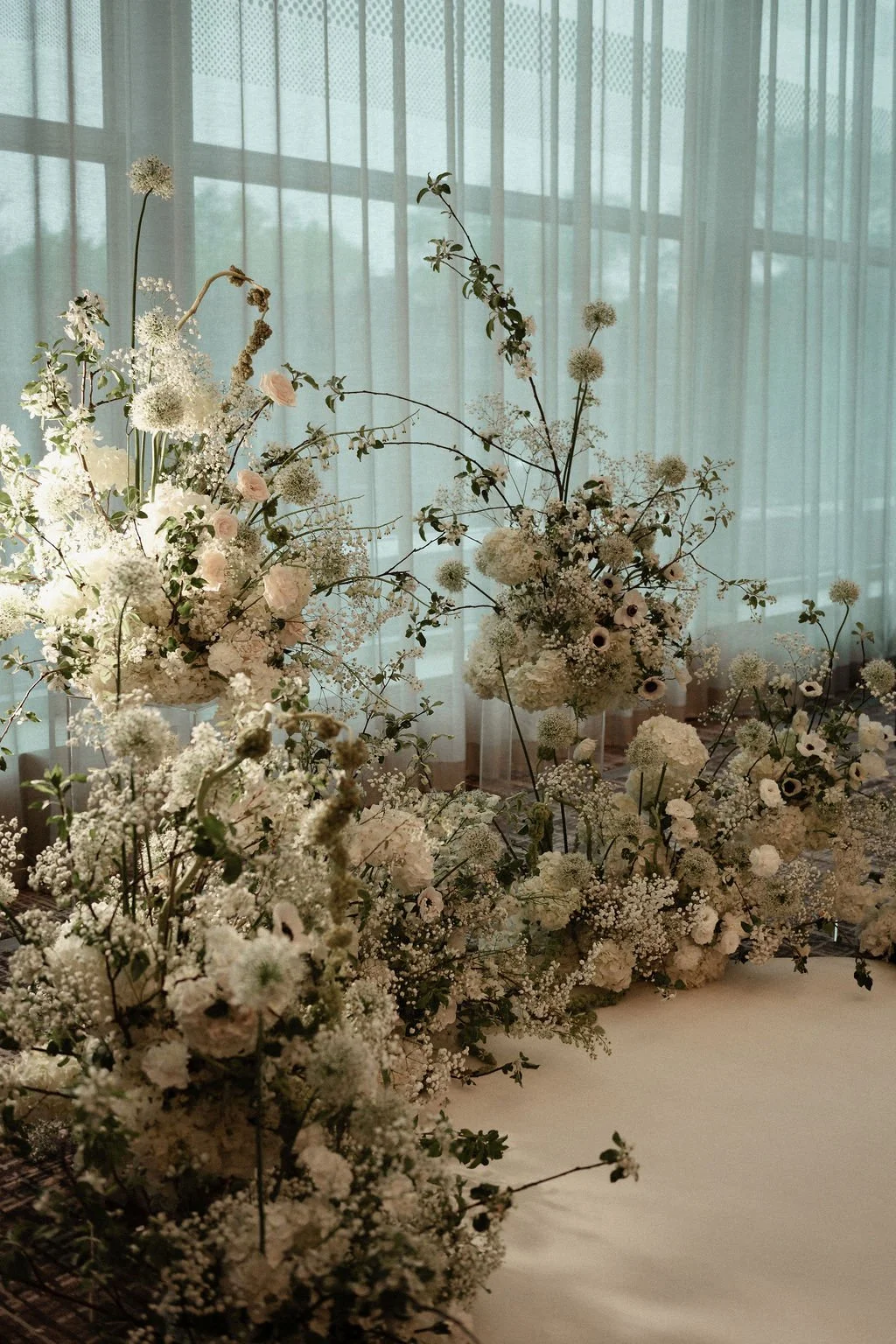 white ceremony decor
