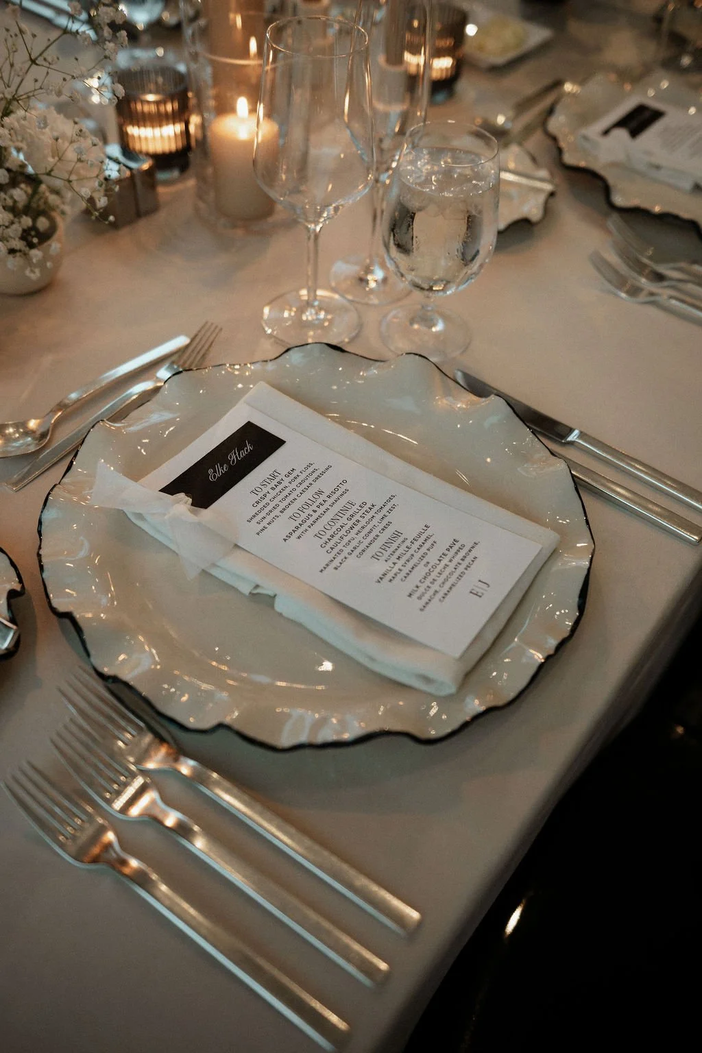 ruffled charger wedding