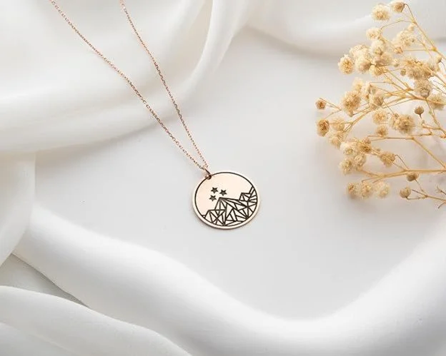 Velaris inspired pendant. Gifts for readers.