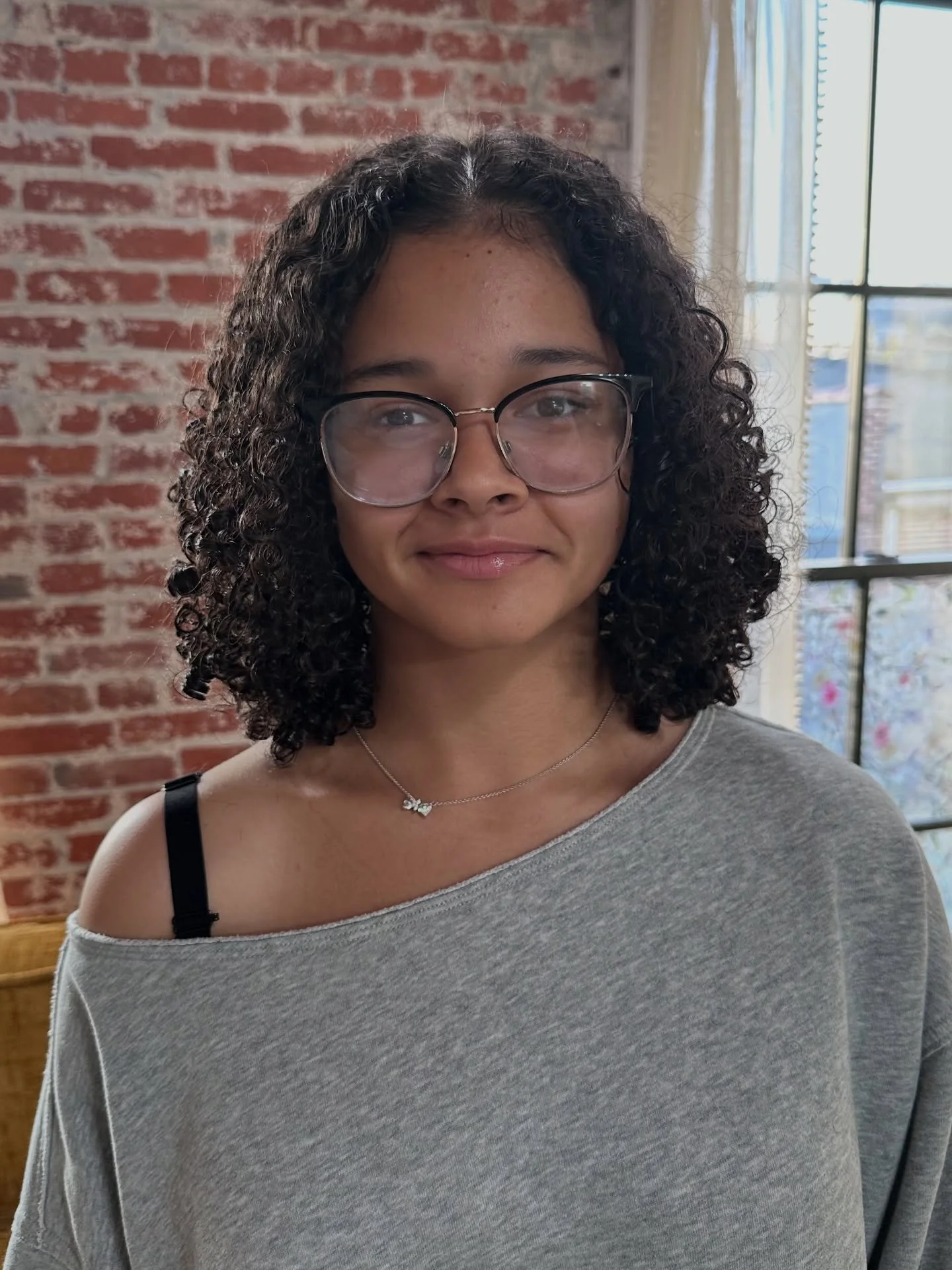 From Maine to Philly for a fresh cut 🫶🏽
Tap the link in my bio to book your appointment! 

#curldefinition #thedoux #curlyhair #phillycurlyhair #biolage