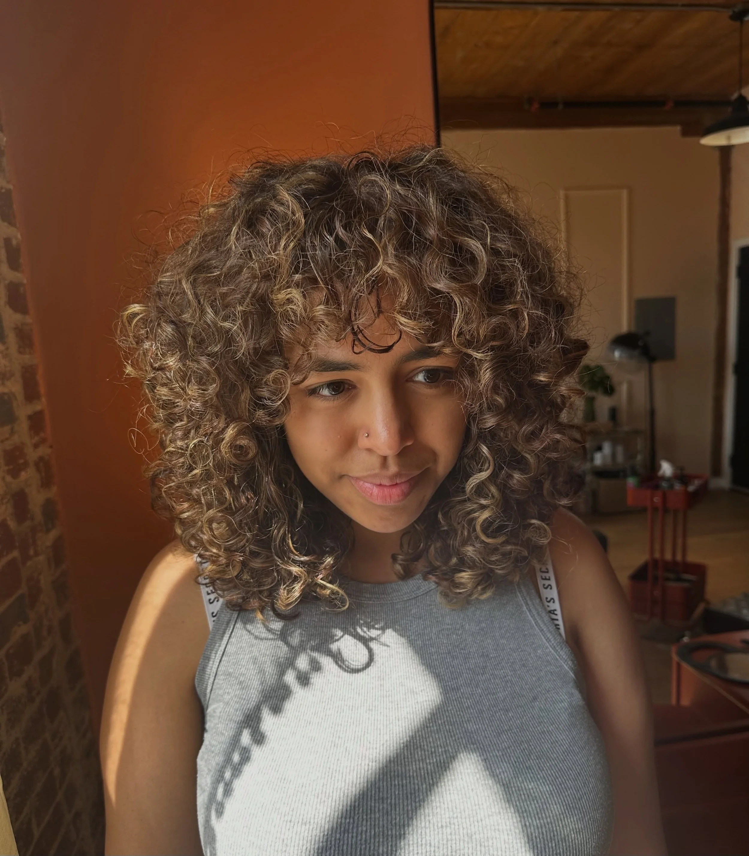 Sun kissed honey hottie ☀️🍯

Link to book in bio 🤎