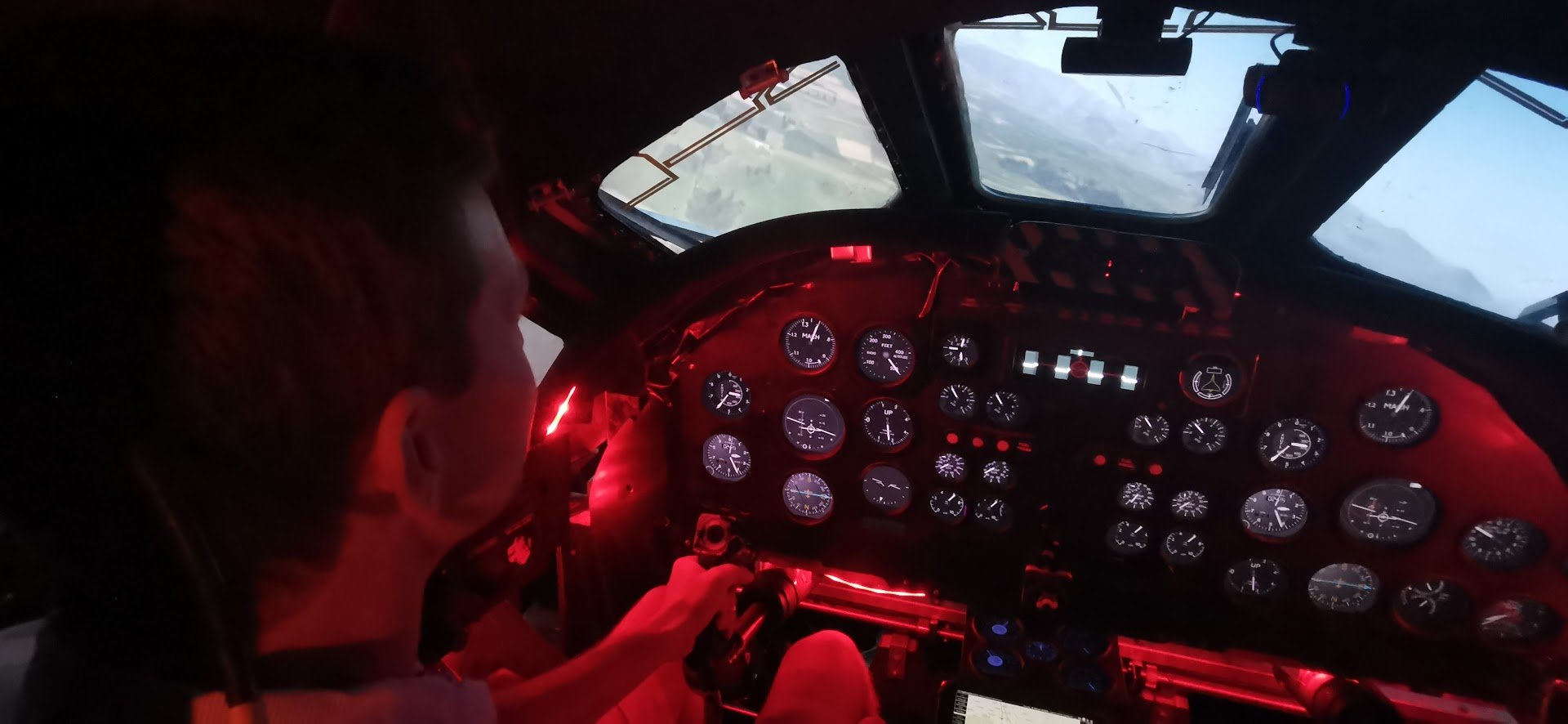 Flying  Vulcan bomber + Newark Air museum