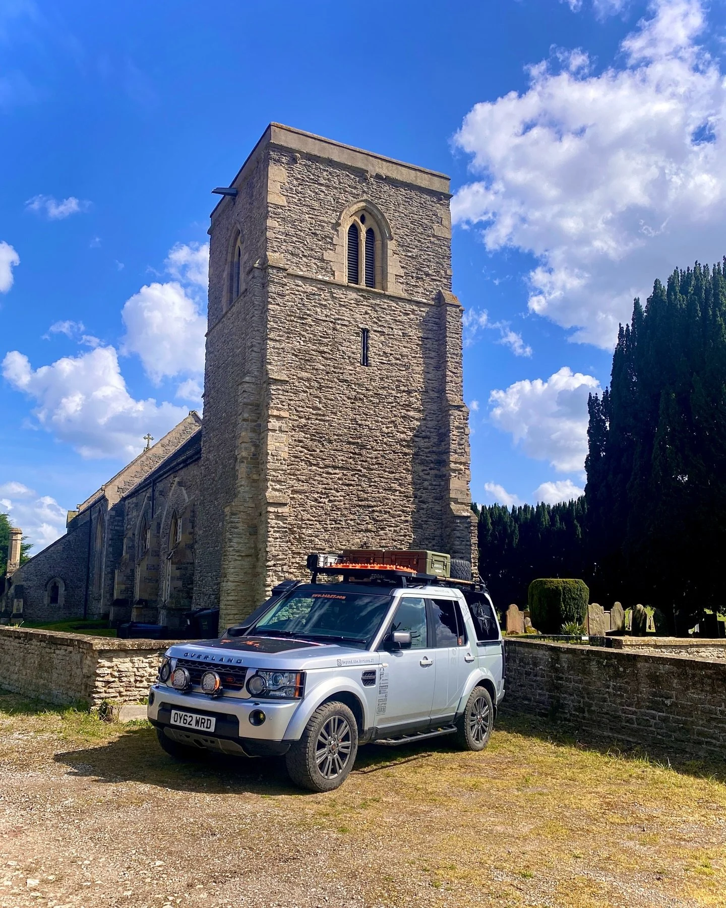 Afternoon trip to see a nearby dovecote 🕊️ built around 1340. Later, we stopped by the River Trent, made ourselves a nice cup of coffee ☕️ on the tailgate, and relaxed before heading home 🏠.
