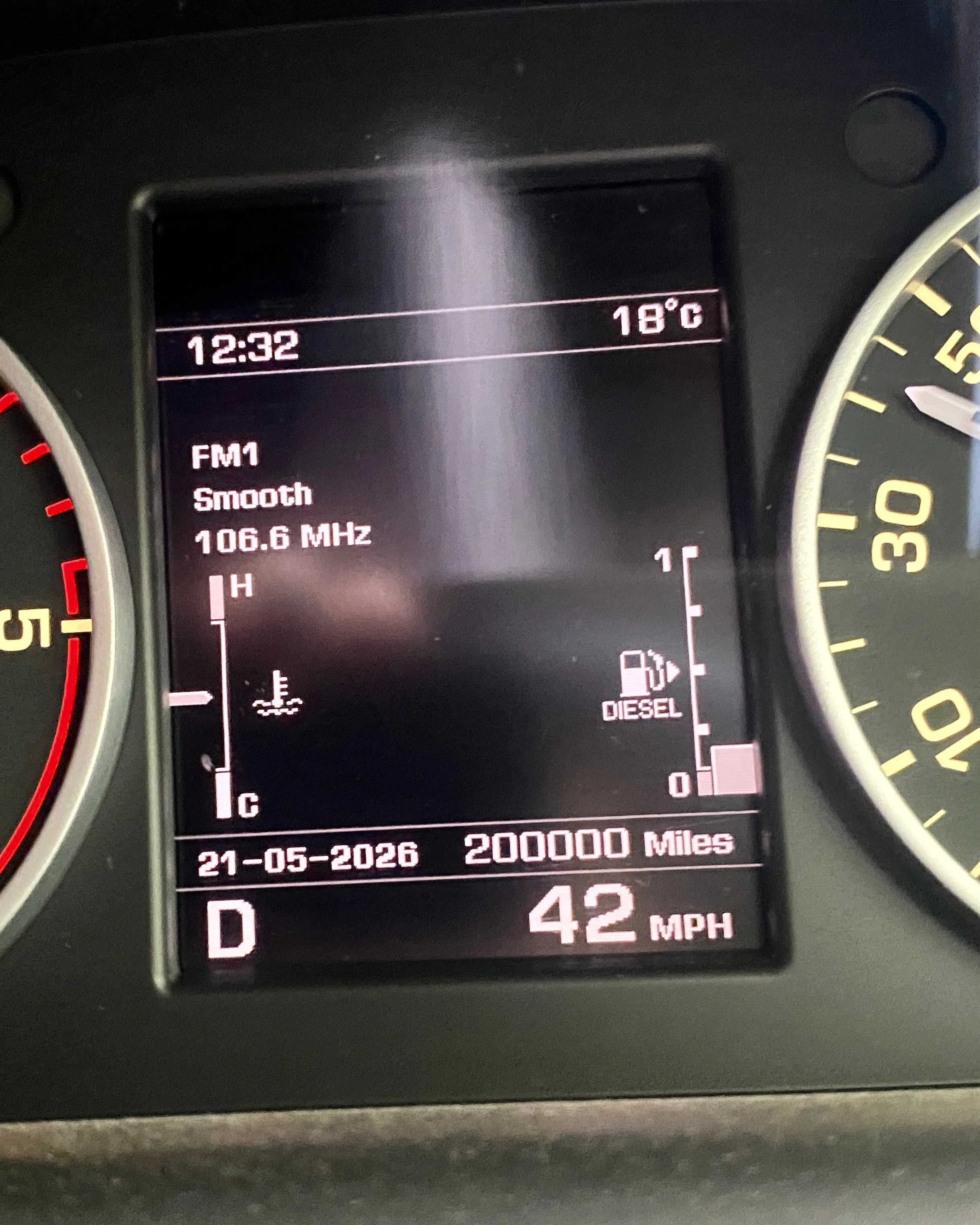 We have a little anniversary- just clocked 200 000 miles on our Disco 🎂👍🏻 
What mileage has your overlander? 👇🏻