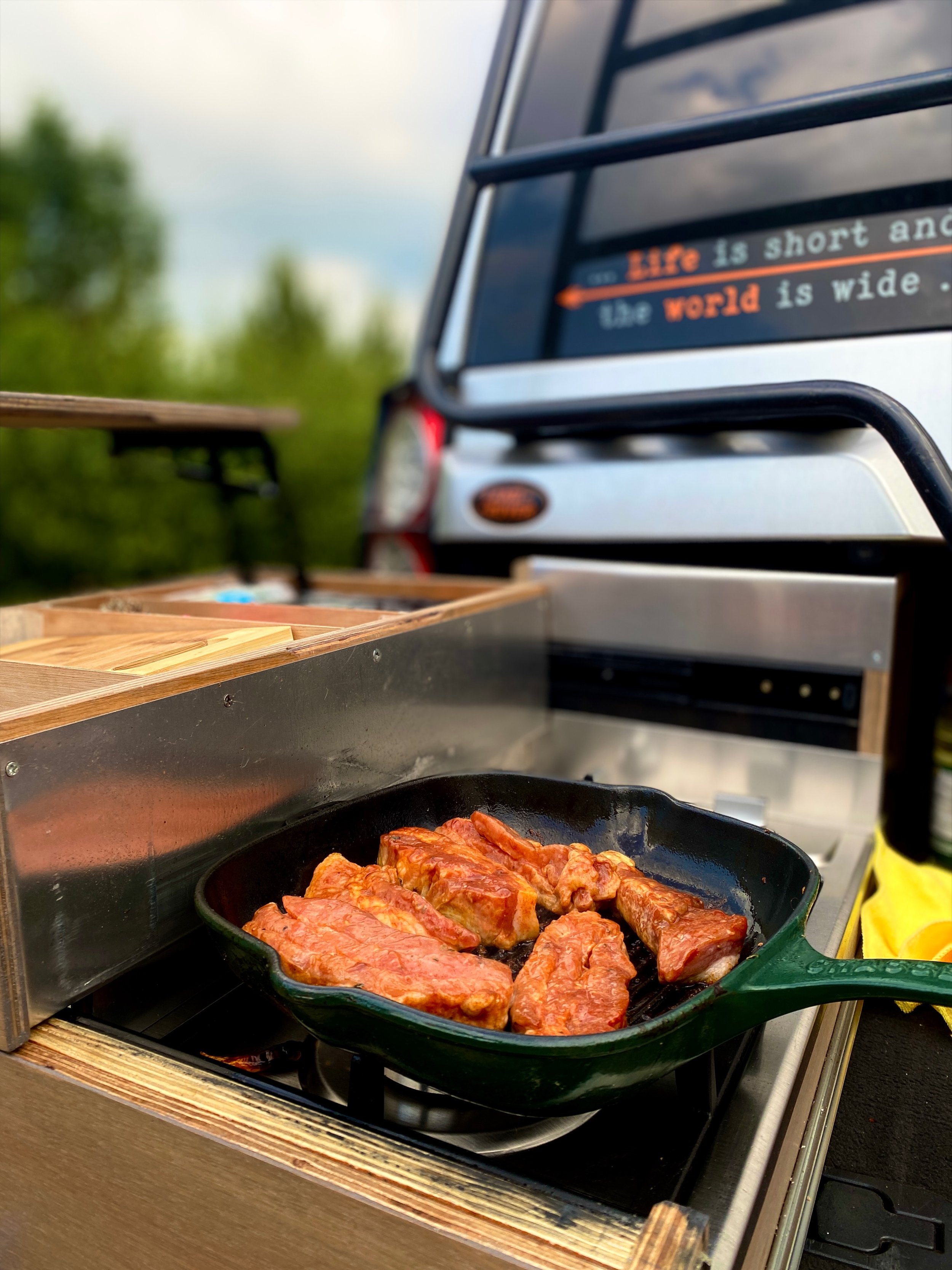 Some of our favorite restaurants don&rsquo;t have walls&mdash;just a tailgate, a camp stove, and a view. 🚐🍳✨

#outdoorscooking #tailgaterestaurant #cookinginthewilderness