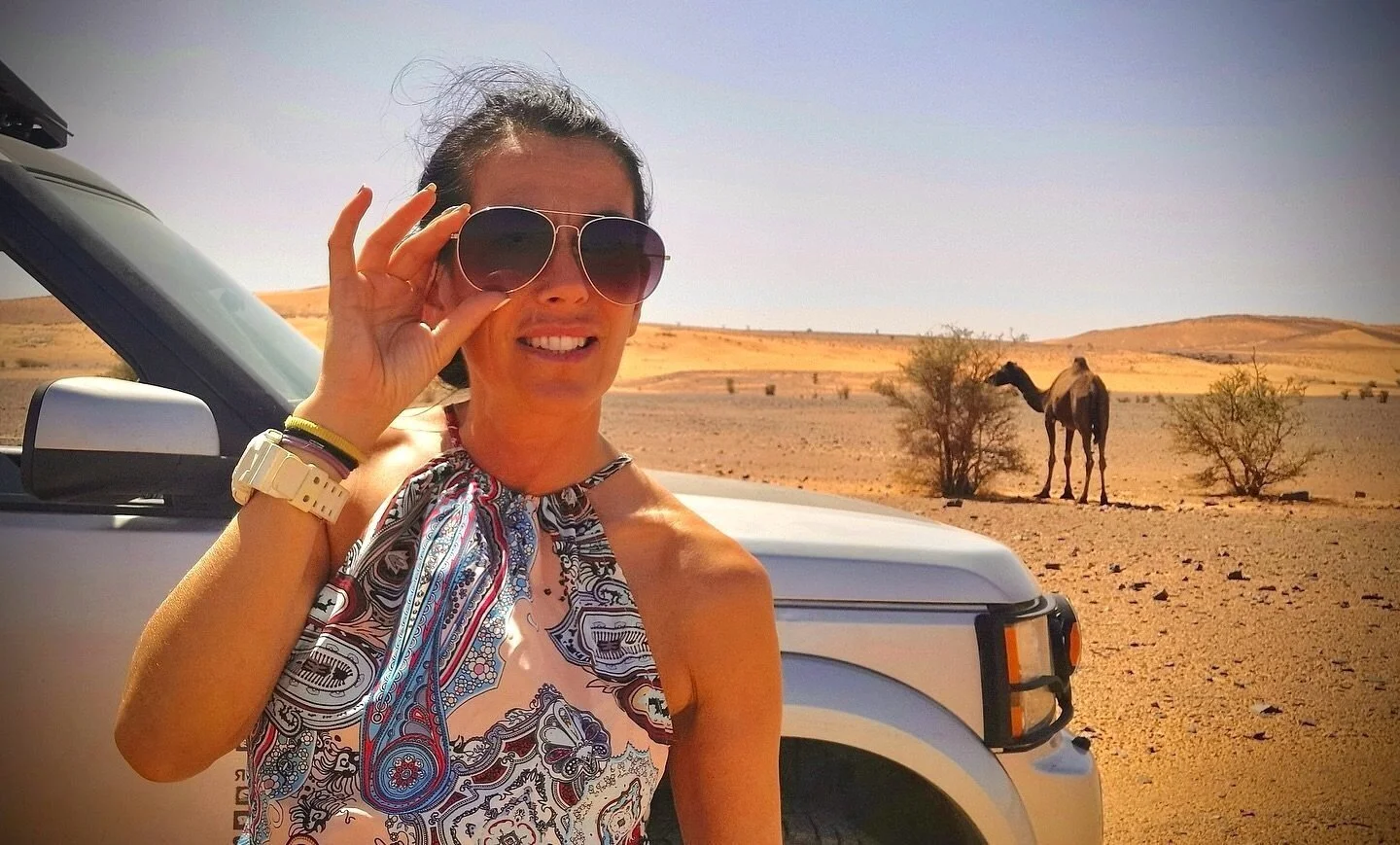 Mirinda with our Discovery 4 in Morocco with camel