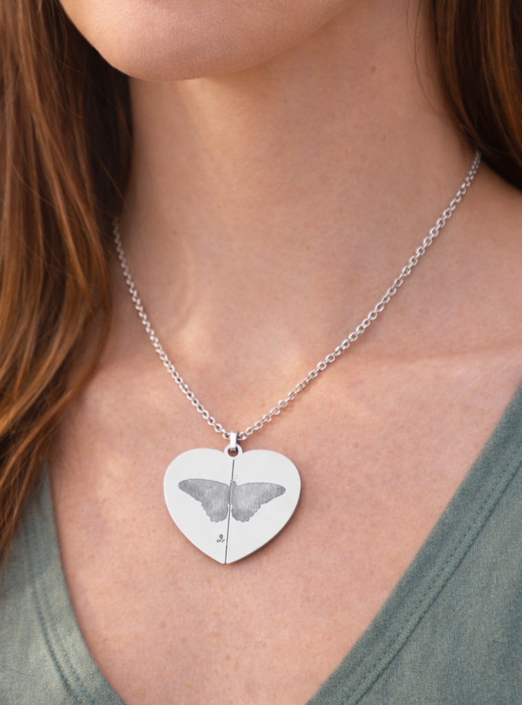 Silver Butterly Neclace on Modal.PNG