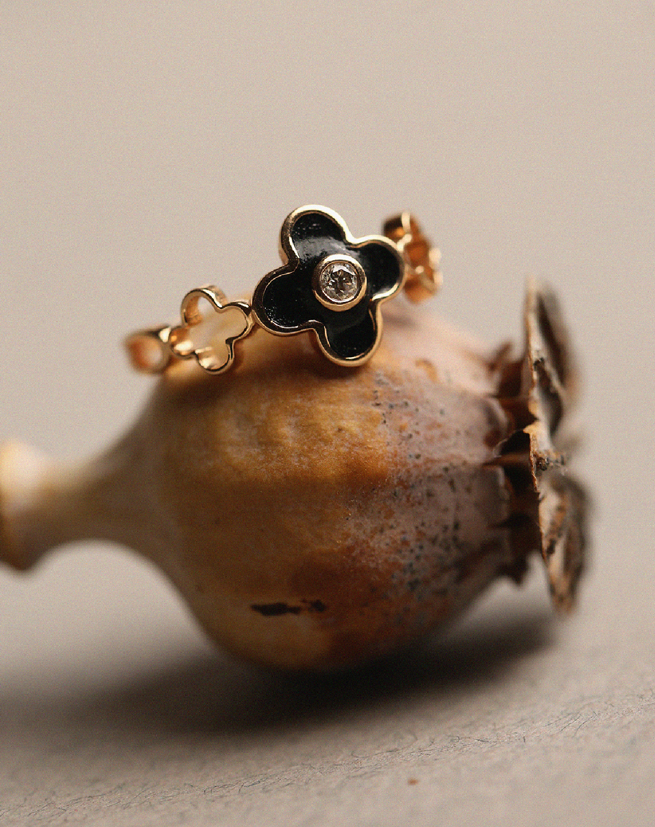 Black Petal Ring — Rose gold & Diamond
