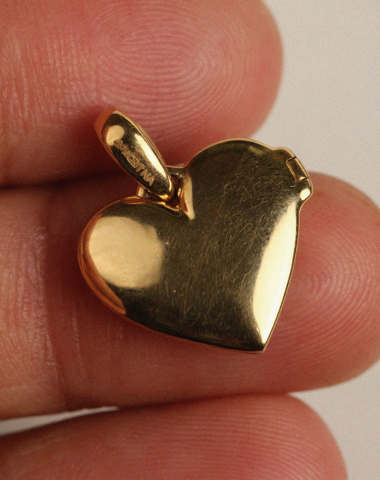 Golden Heart — 18kt Gold Locket