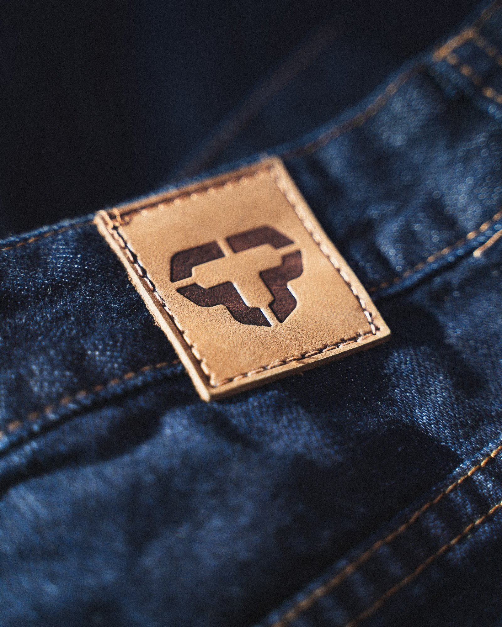 Emboss Leather patch on 2x Knee Pant