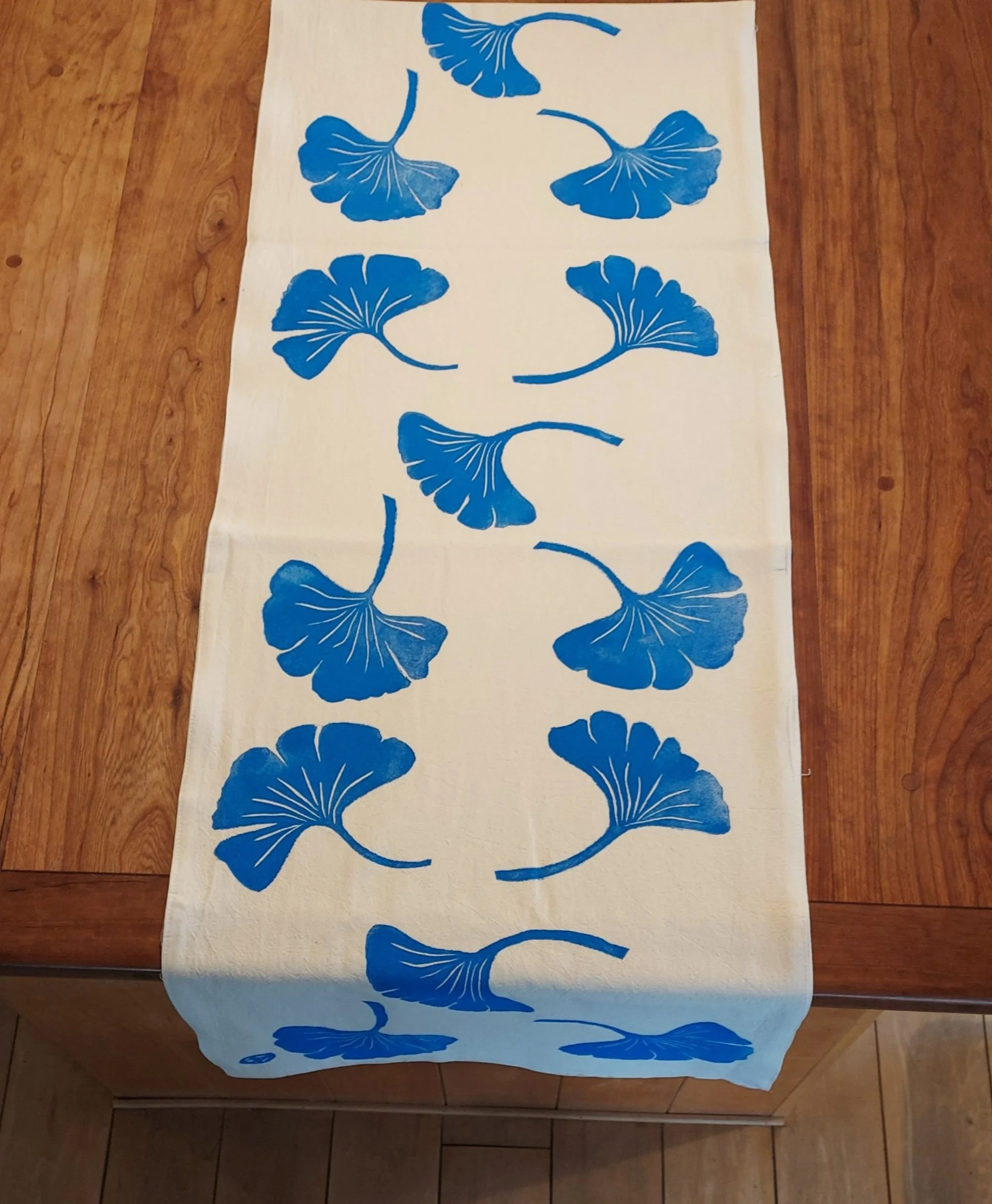 table runner ginko blue.jpg