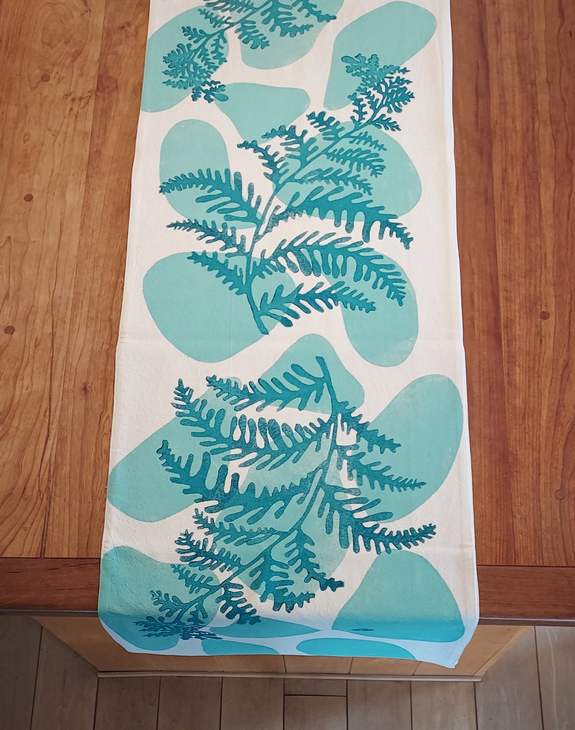 table runner fern green-aqua.jpg