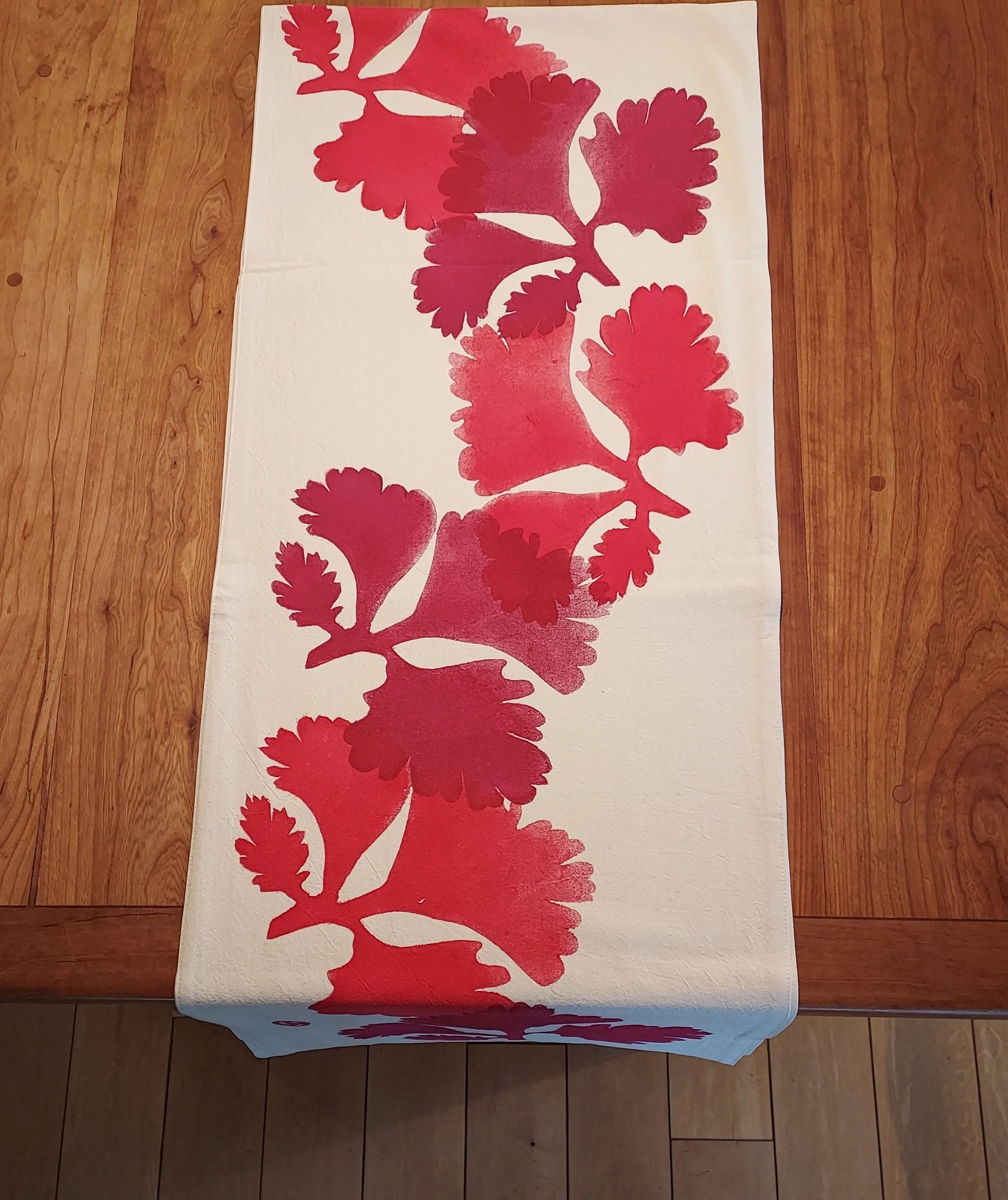 table runner cilantro reds.jpg