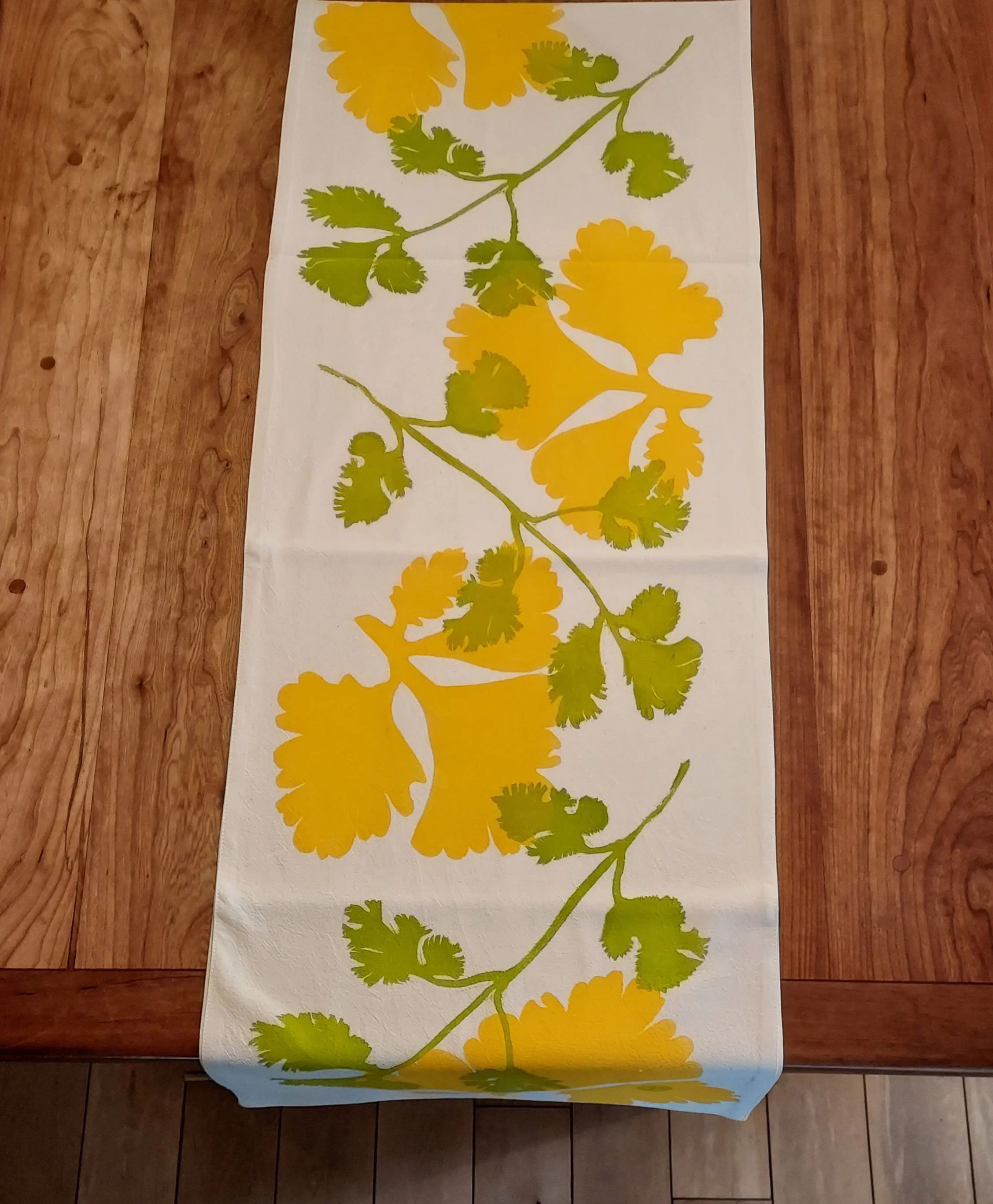 table runner cilantro green-yellow.jpg