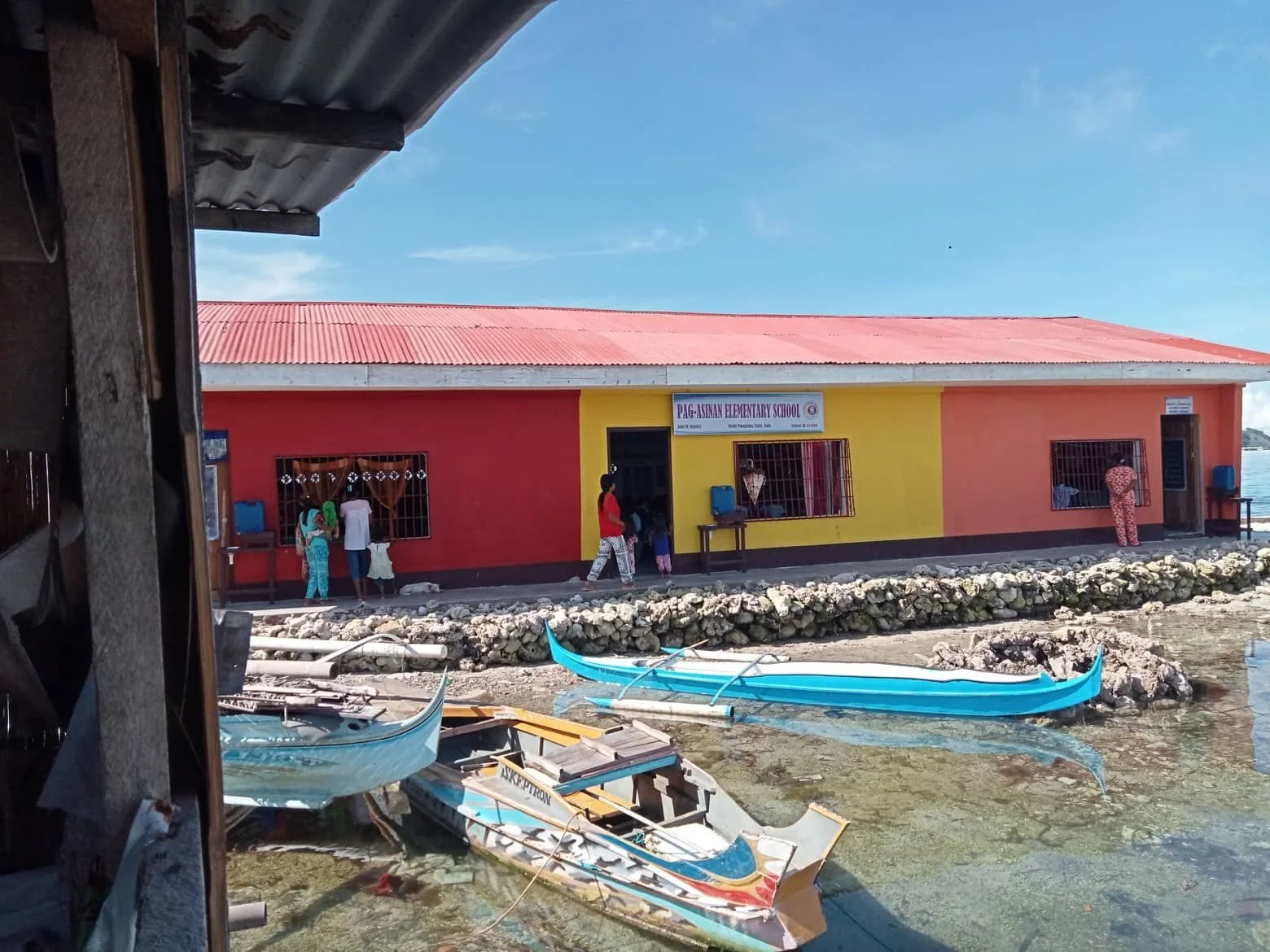 Students ride to school in water taxis.jpg