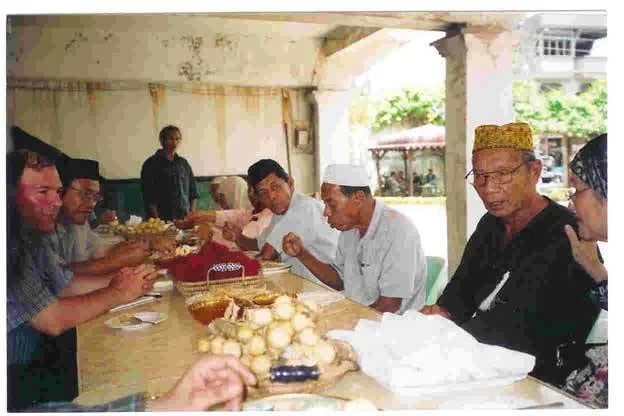 2002 Santoli w Grand Imam Yakub bin Ismi in Sulu.jpg