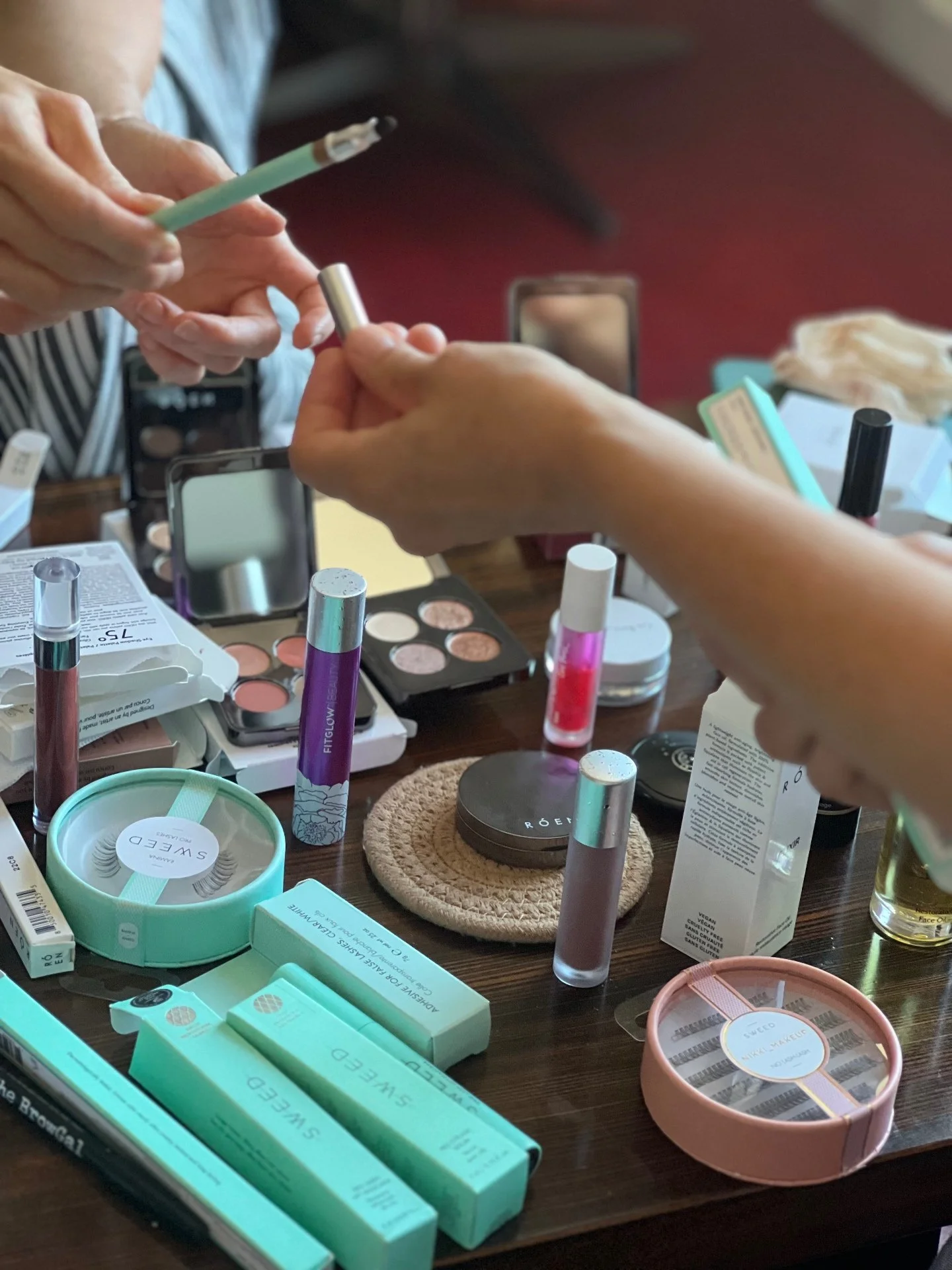 I work with clean formulations whenever possible&mdash;
chosen for their quality, their integrity,
and how they perform in real light, on real skin.