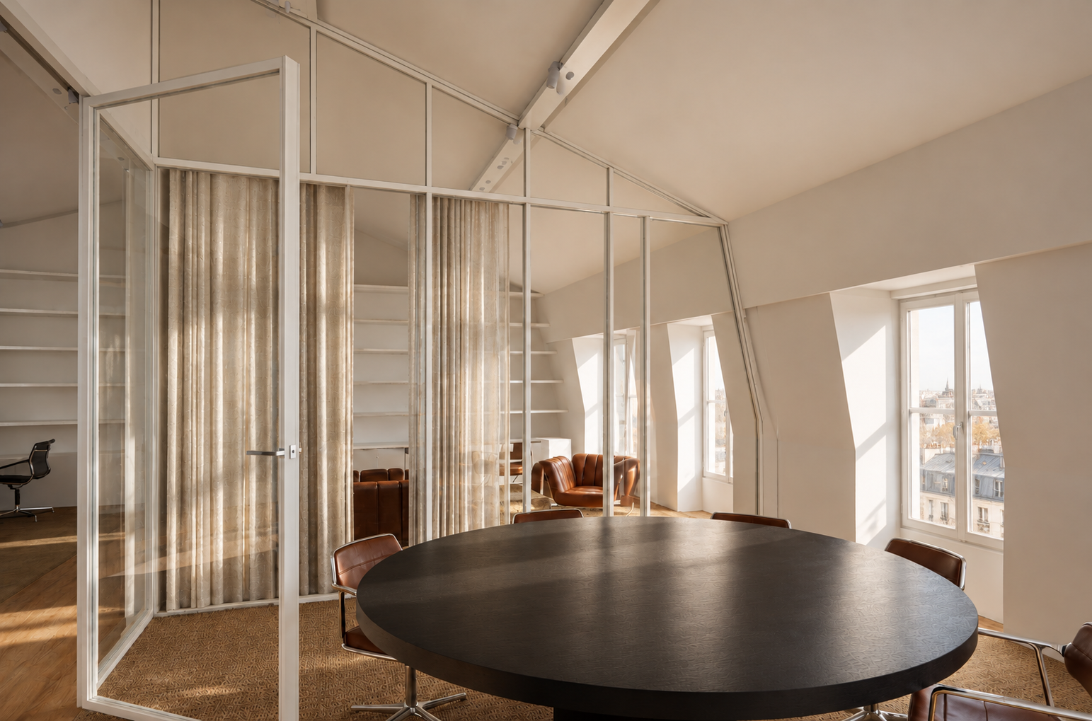 Salle de réunion vitrée sous les combles.png