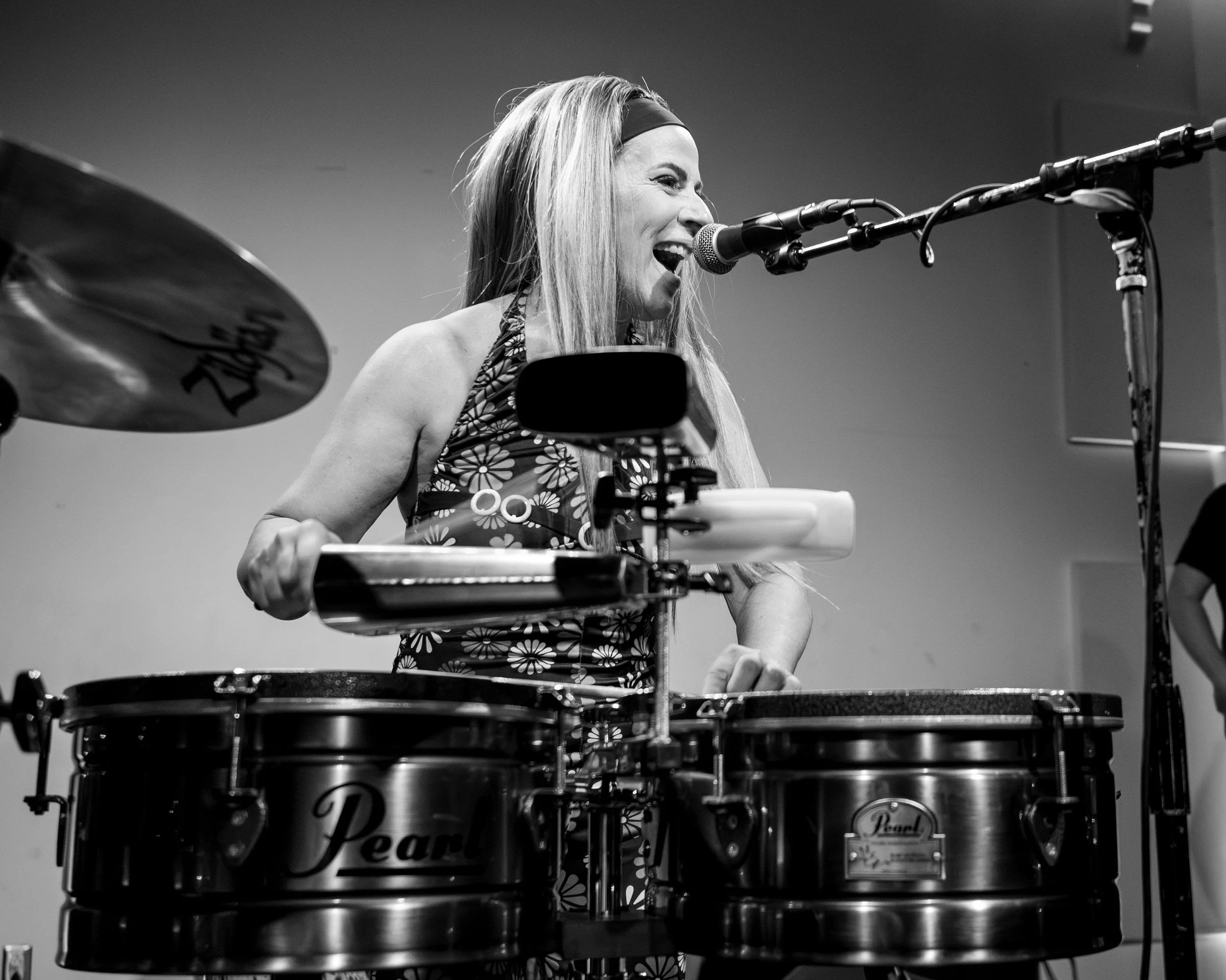 High-energy salsa, mambo, and Latin music for weddings, parties, and events in Nashville and Knoxville Tennessee. Book Diana’s Mambo Maniacs today!