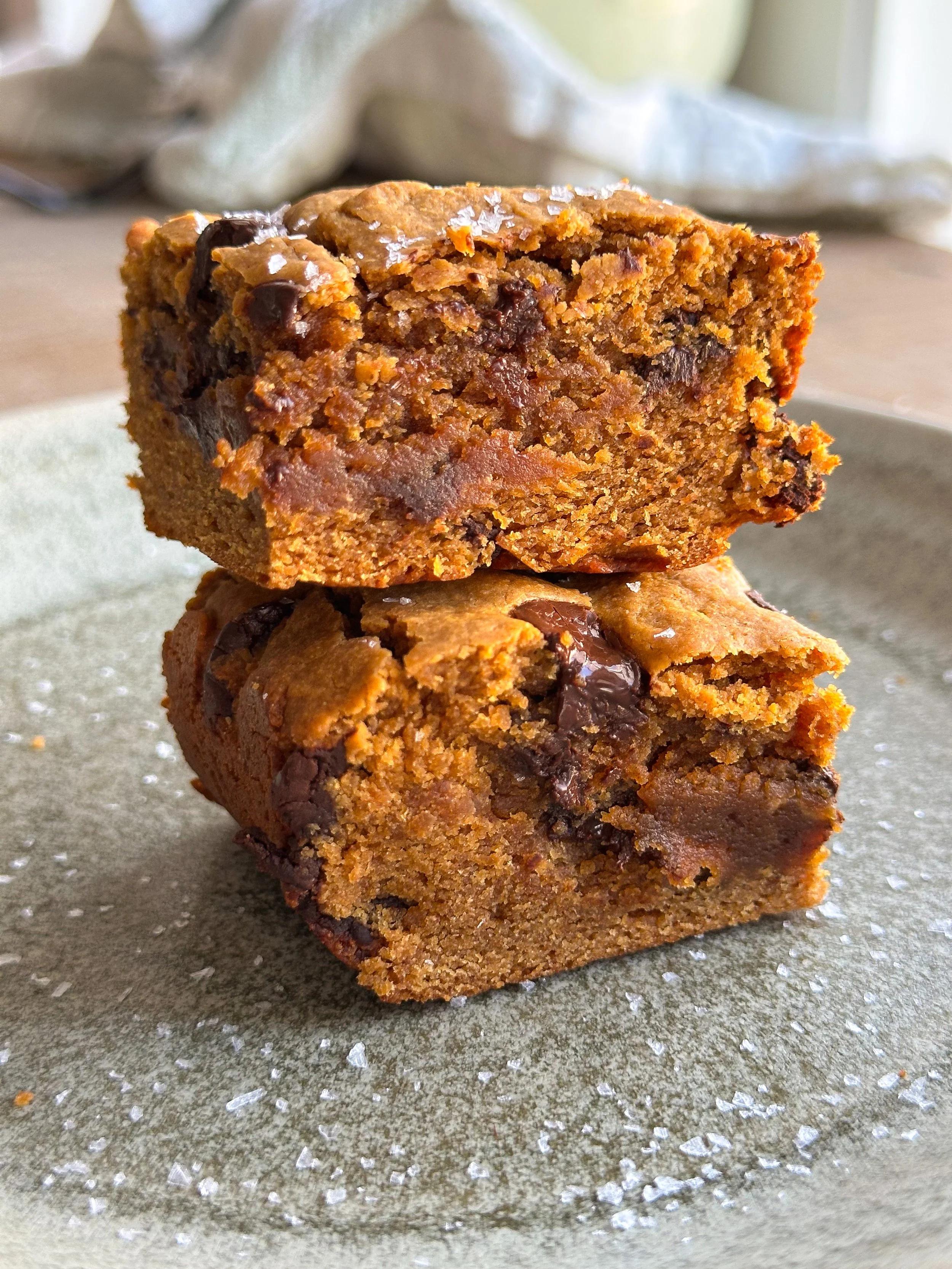 Peanut Butter Chocolate Chunk Blondies (Gluten Free, Refined Sugar Free)