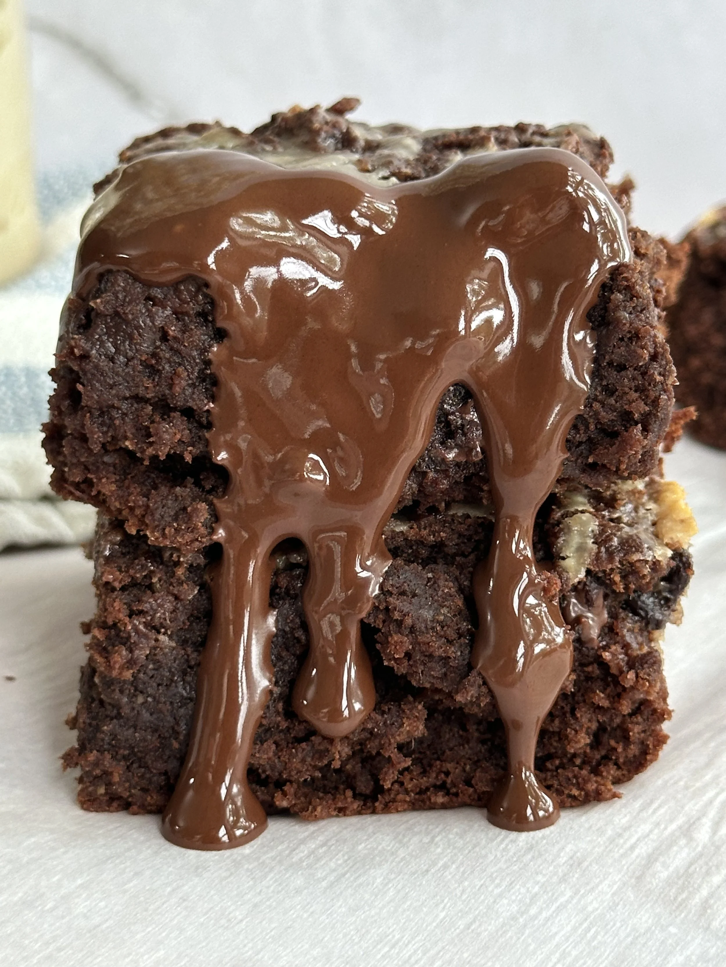 Cheesecake brownies with drizzled top