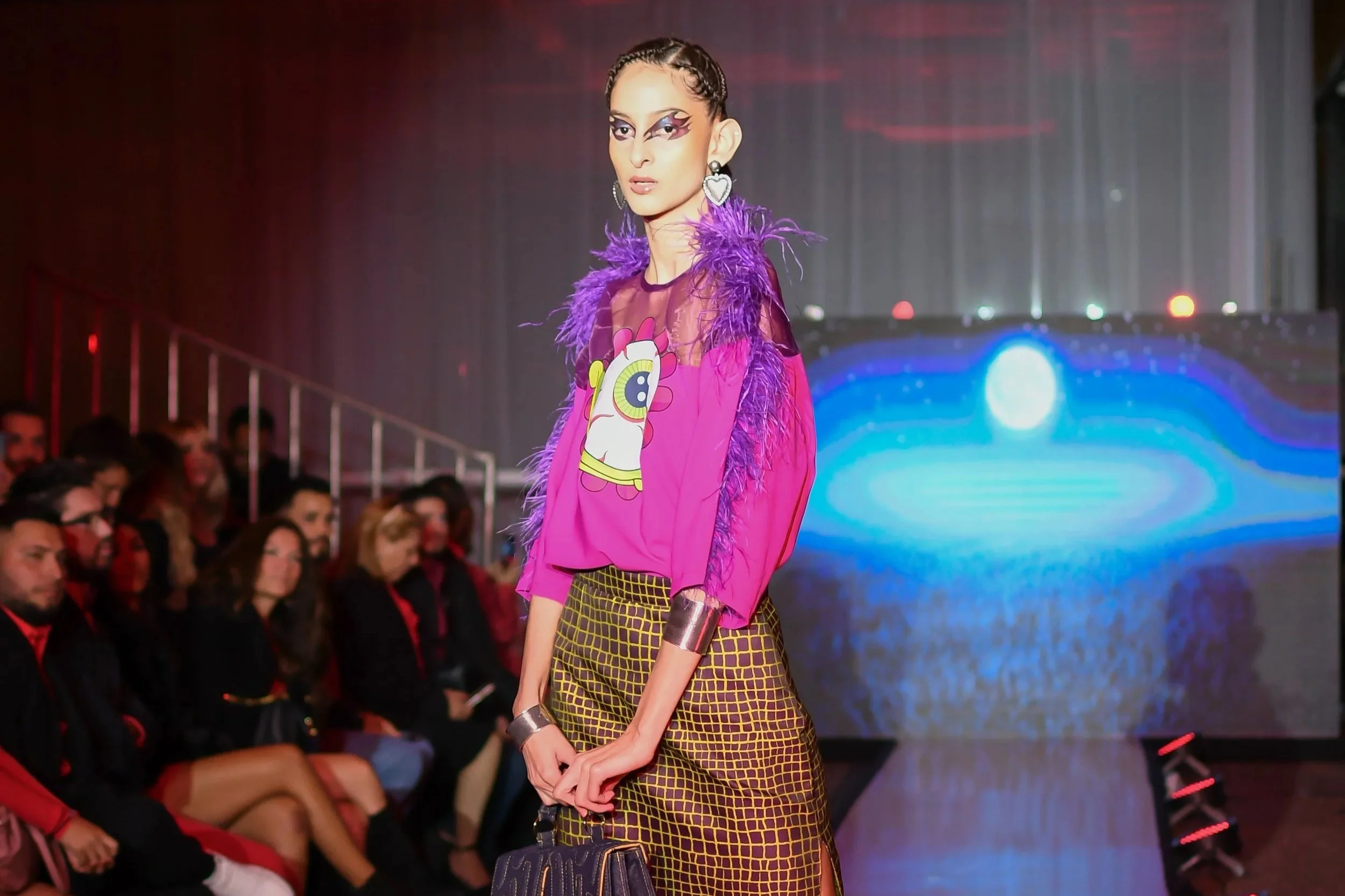 "INFERNO: La Moda Ardiente del Abismo"THE POPCESAR FASHION RUNWAY.