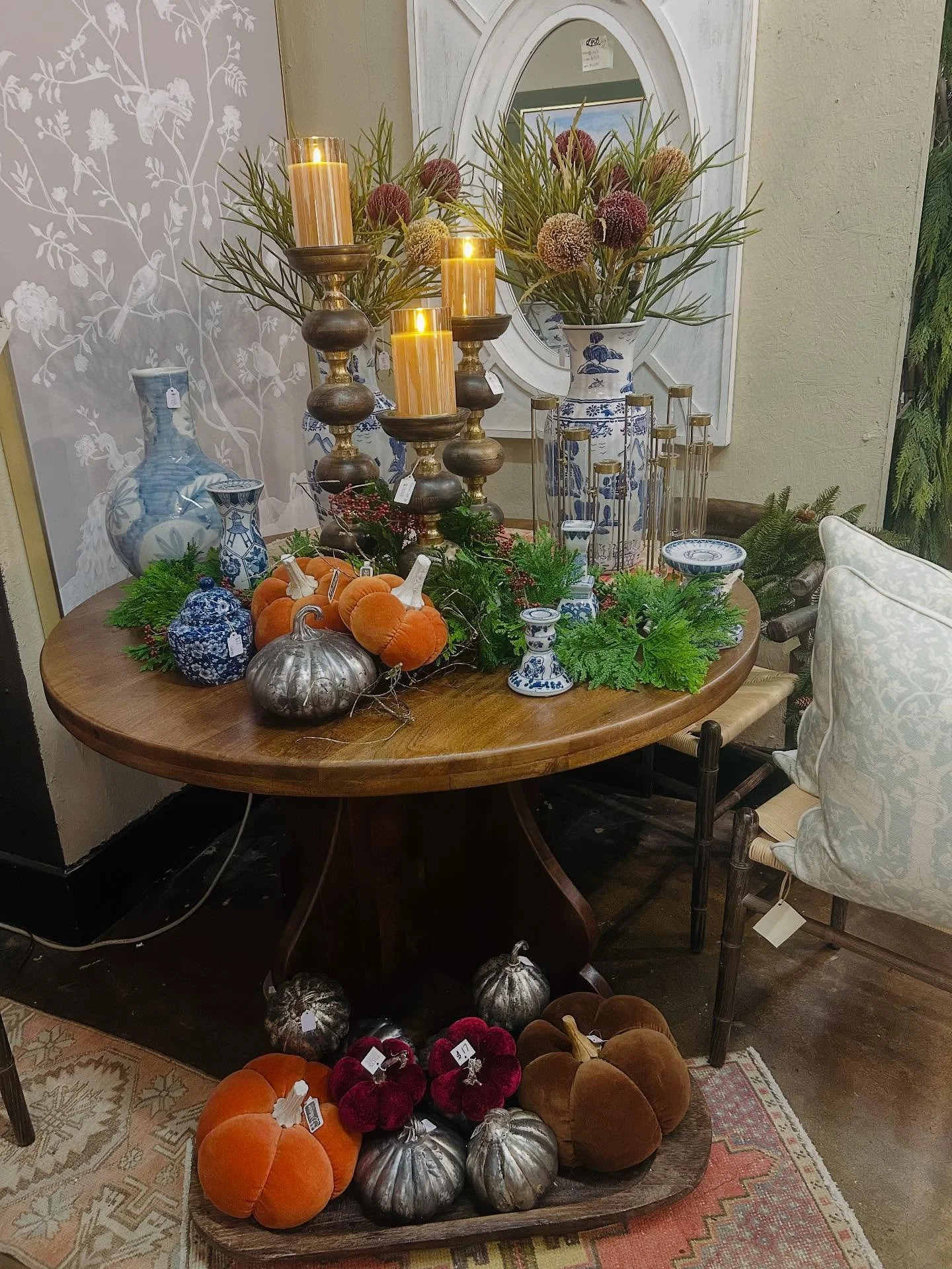 Pumpkins are out!!!
Feels like Fallπππ
Open till 5:00 today
Monday-Saturday 
10-5:00
#falldecor 
#fallfashion 
#fallvibes 
#fallseason 
#fallhomedecor 
#fall2025π