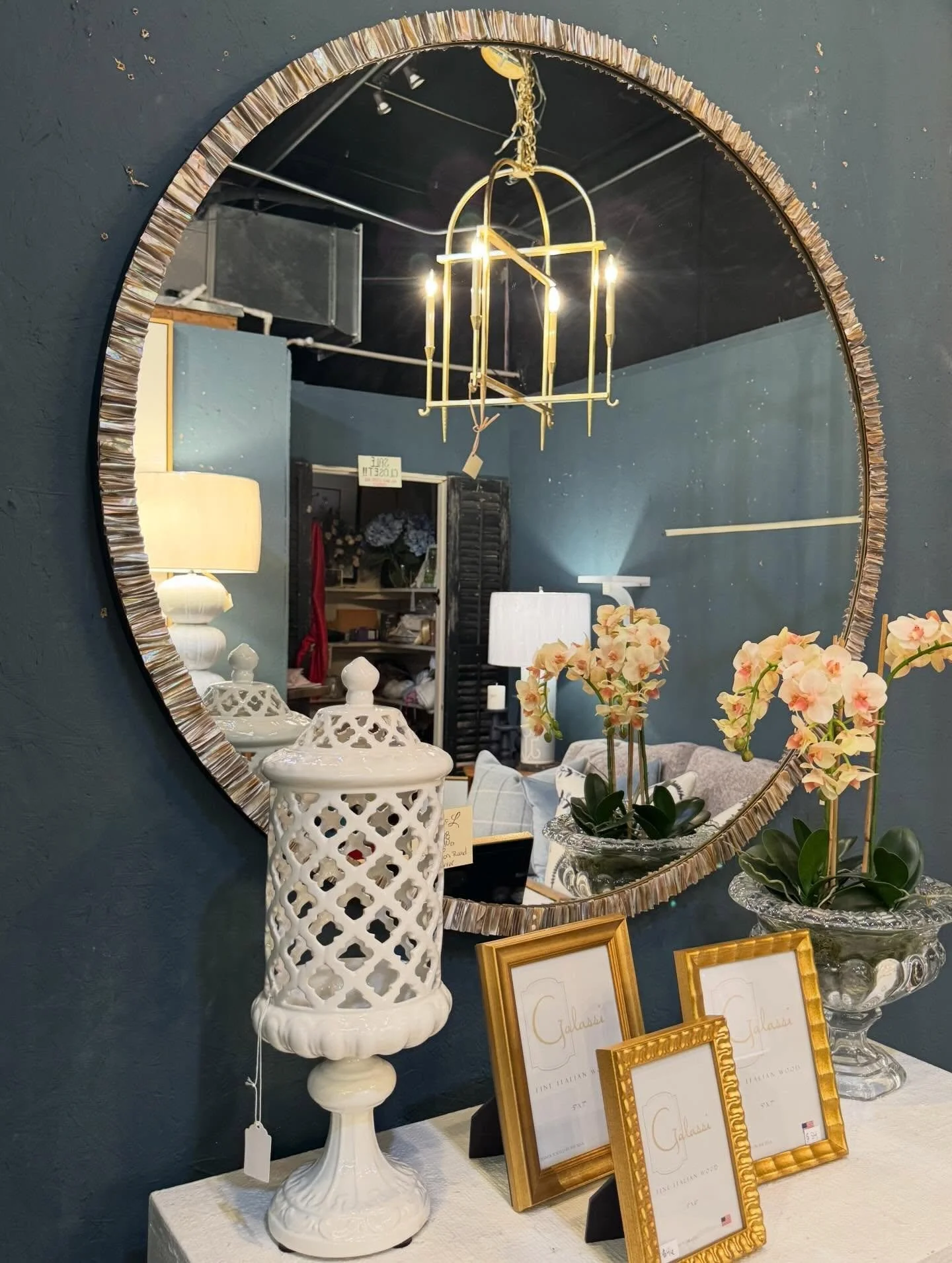 Mirror mirror on the wall, which is the most beautiful of all for your home??
Come find out at today at AIM🪞✨🫧 
#smallbuisness #mirror #guidetoathens #AIM