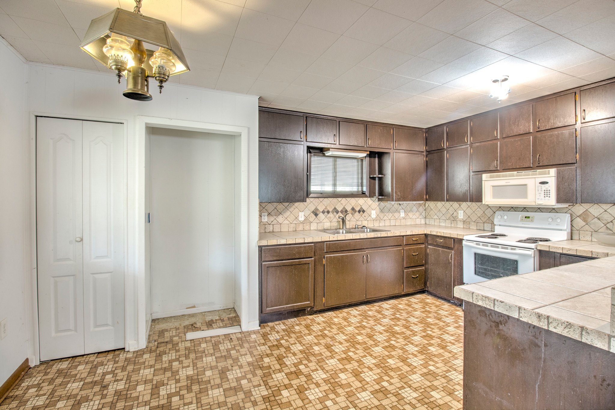 392 Churchill Ln-023.jpeg