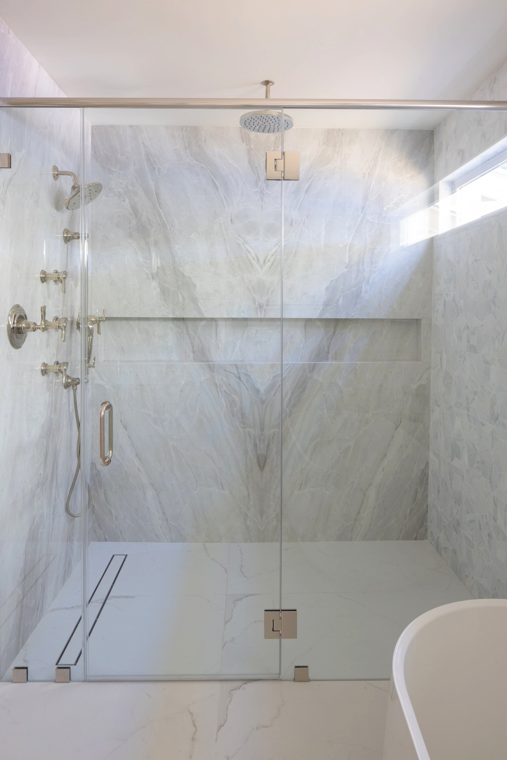 Spa-style luxury bath
Marble-clad en suite
Freestanding soaking tub
Dual rain showers
Boutique hotel aesthetic
Architectural bathroom design