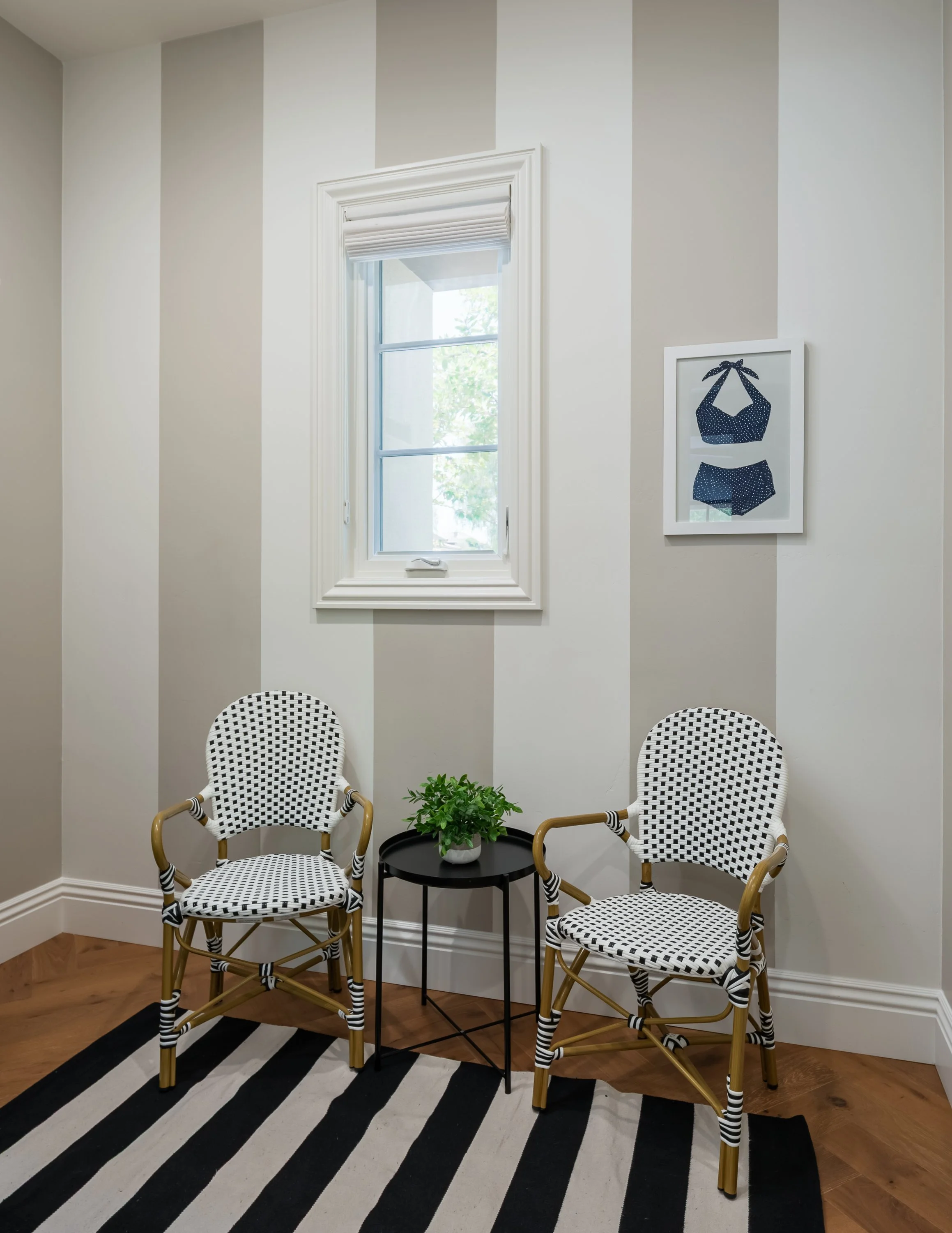 del-sur-san-diego-la-jolla-striped-wall-seating-nook-pool-changing-room-design.jpg.jpg