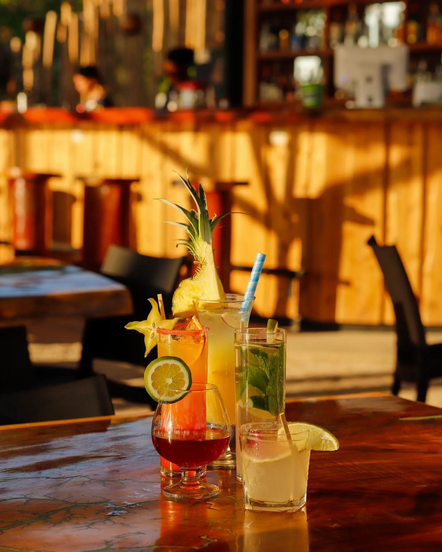 C&oacute;cteles para todos los gustos 🍹
Cocktails for everyone 🤙🏼

#PuraVida #cocktails #sunsetdrinks #CostaRica