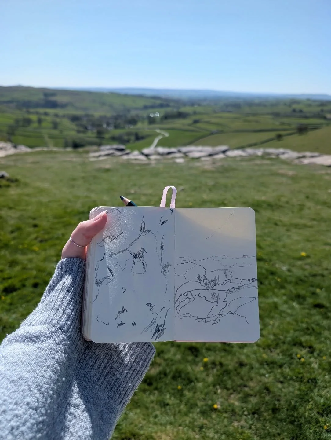Mark making at the top of Malham Cove 🪶

This little sketchbook usually comes with me whenever I go walking or birding as most of my ideas hit when I'm out and about 🌞 I've also recently started recording a lot of videos of nice sounds and spaces t