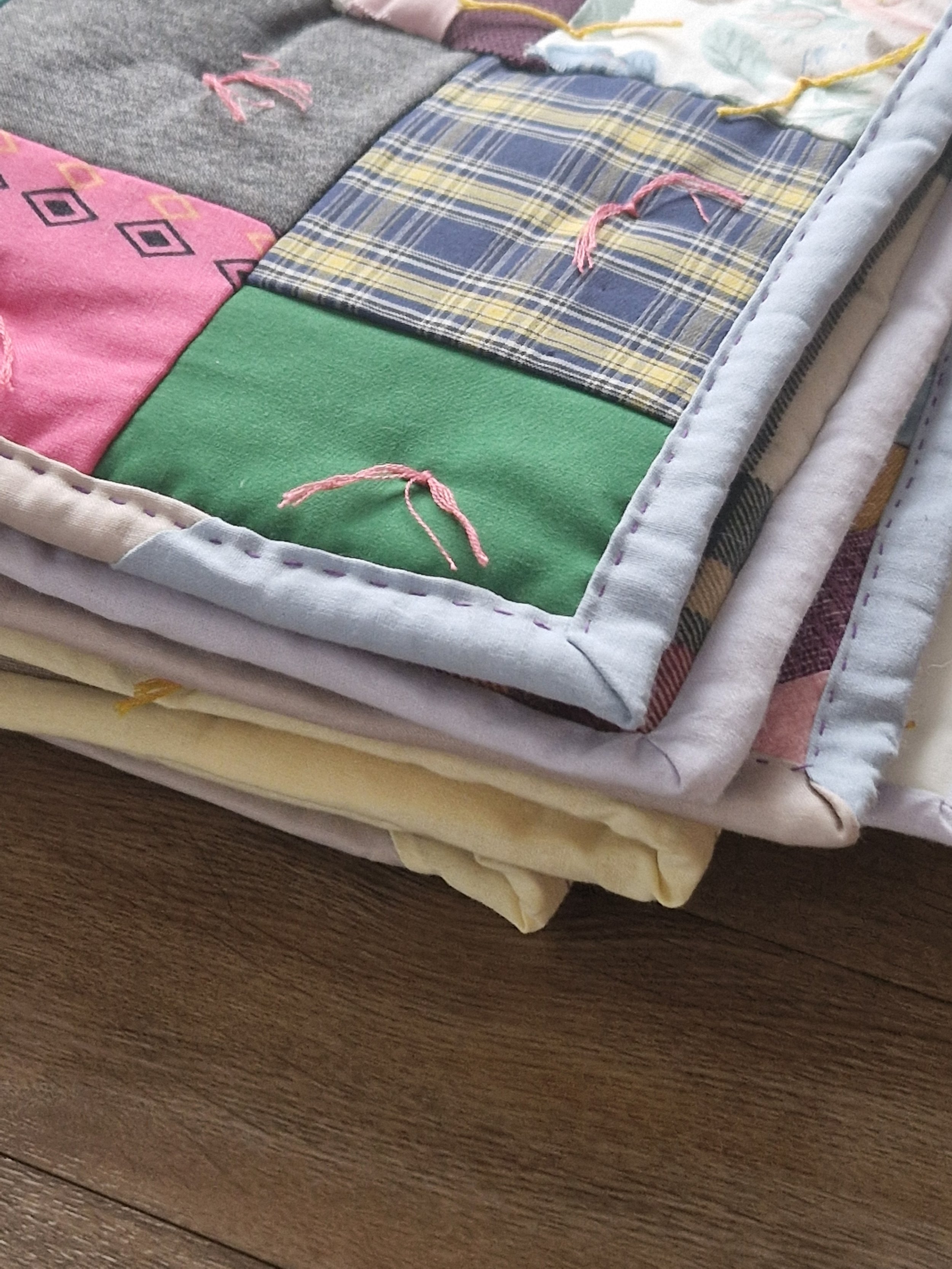 Close up of the bound edges and quilting ties on 'Scrappy'