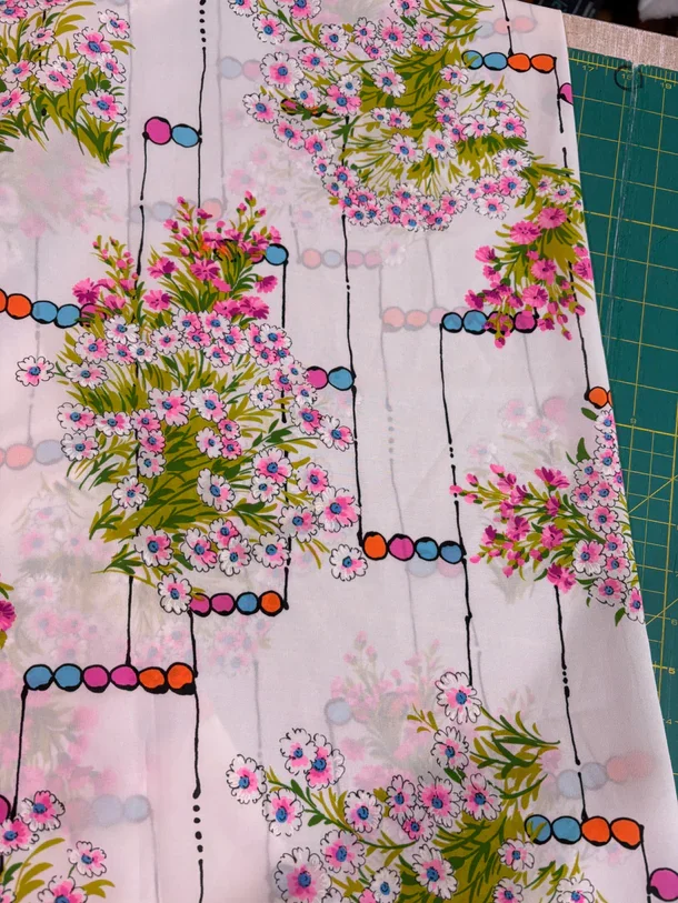 Vintage retro lightweight polyester fabric 3 1/4 yds x 44”w